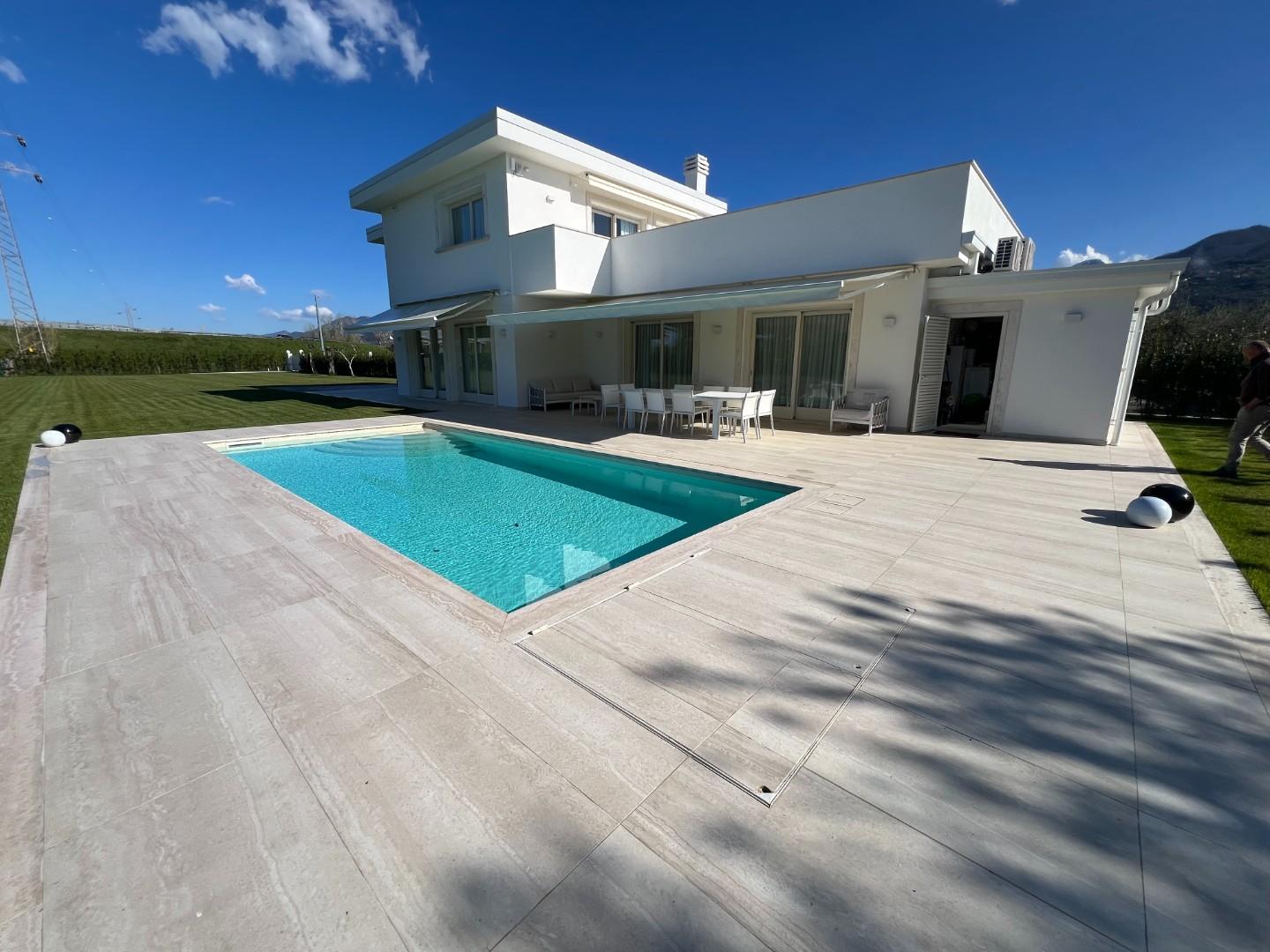 Villa con giardino, Pietrasanta vaiana