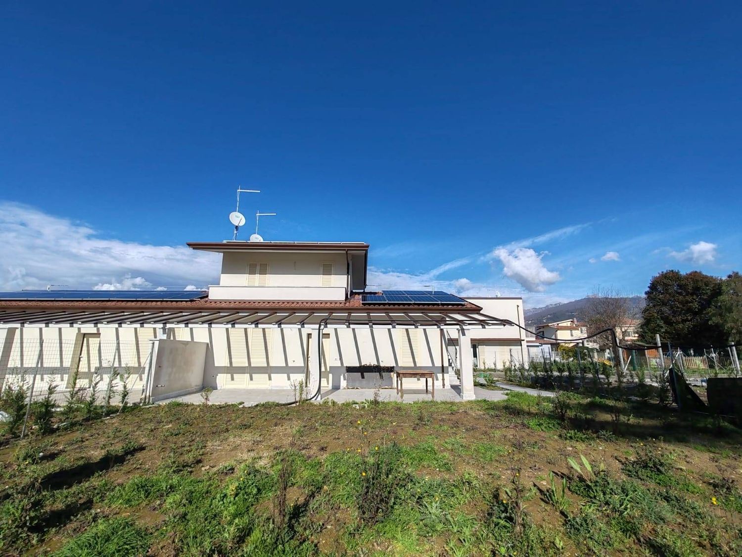 Villa Bifamiliare con giardino, Massa marina di