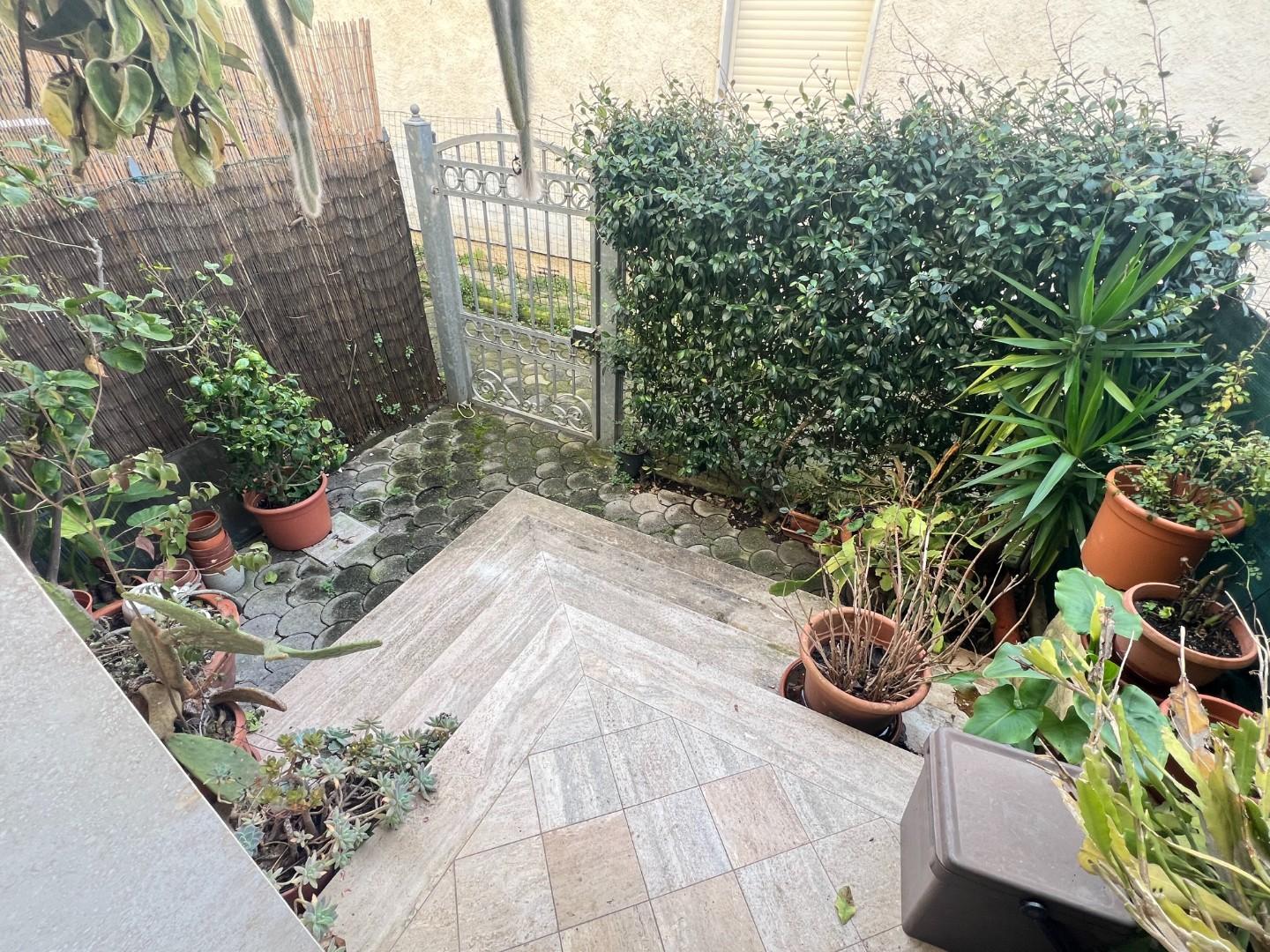 Casa indipendente con terrazzo, Montignoso cervaiolo