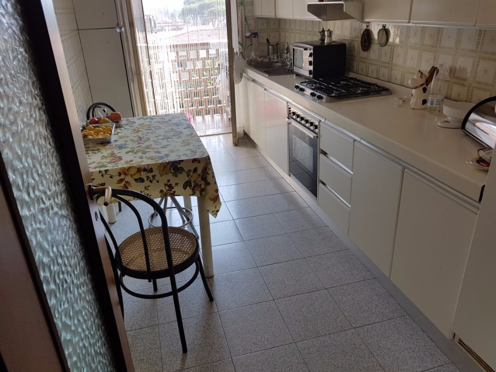 Attico vista mare, Massa marina di