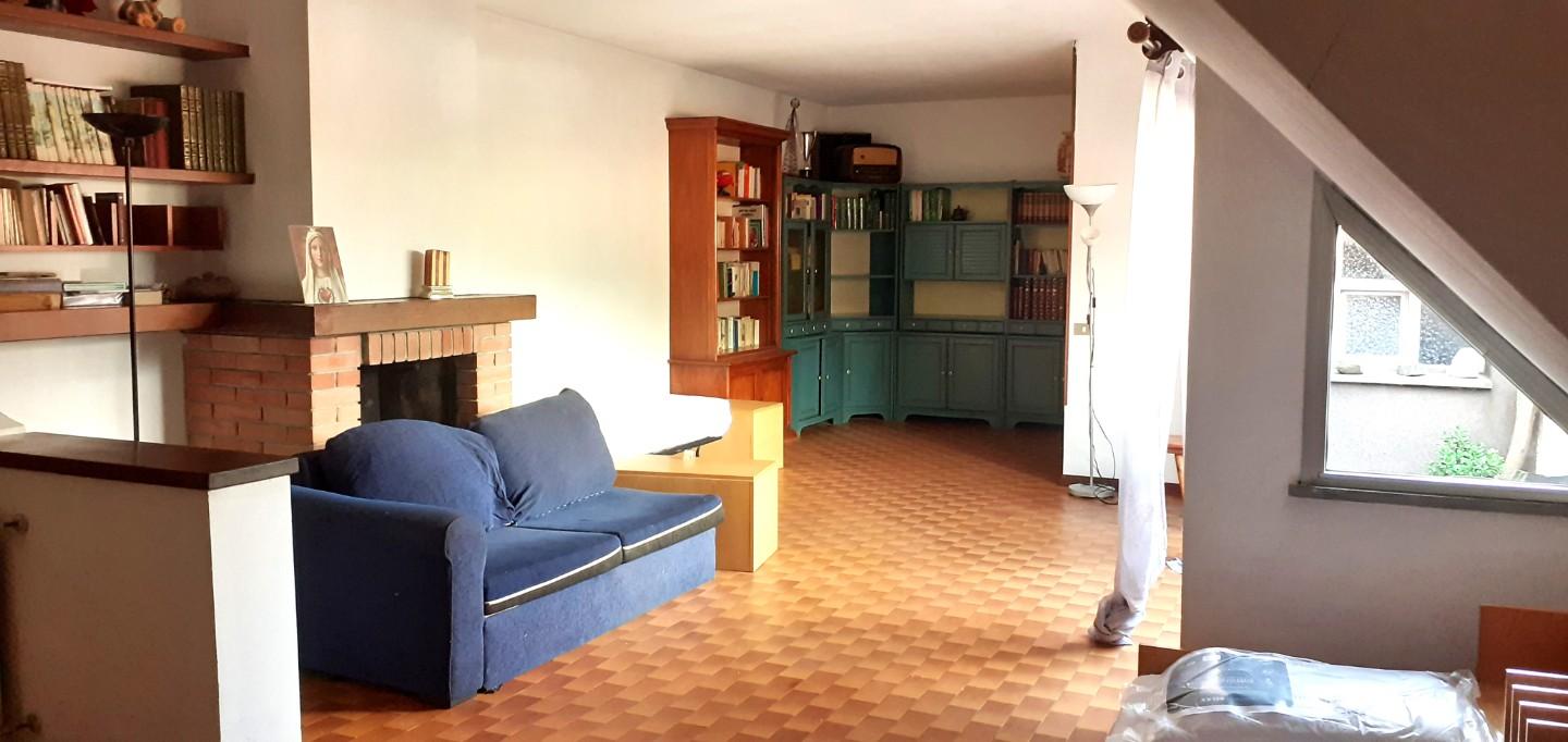 Appartamento con terrazzo, Massa zona viali
