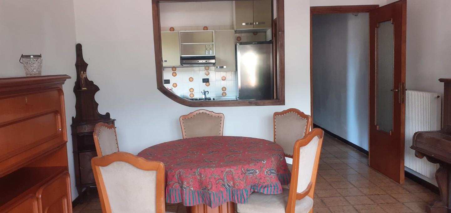 Appartamento con terrazzo, Massa zona viali