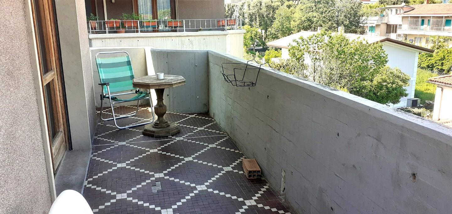 Appartamento con terrazzo, Massa zona viali