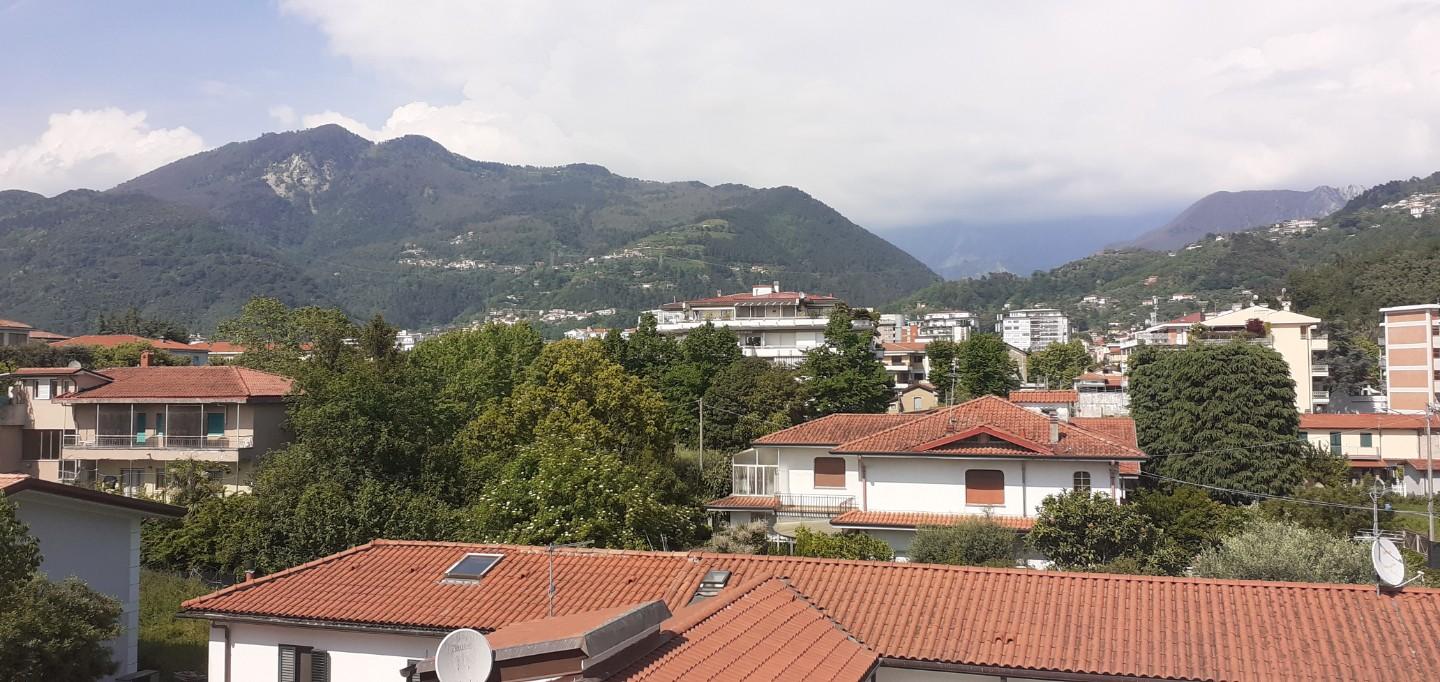 Appartamento con terrazzo, Massa zona viali