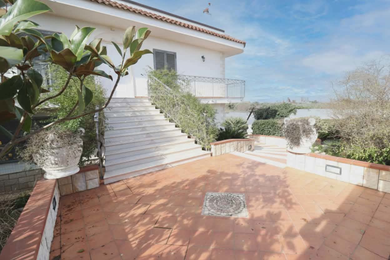 Villa con giardino a Turi