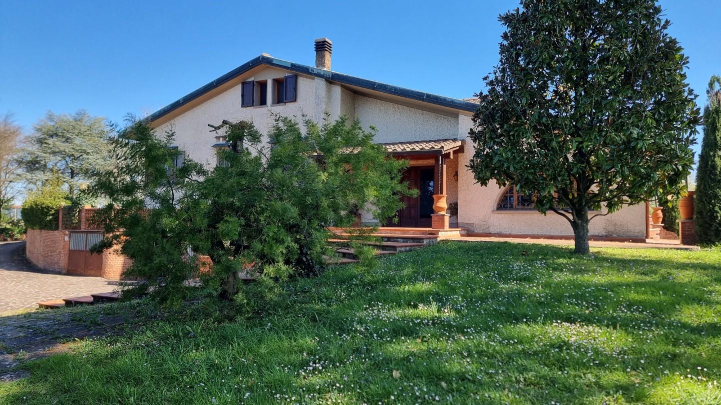 Villa con giardino, Santa Maria a Monte pregiuntino