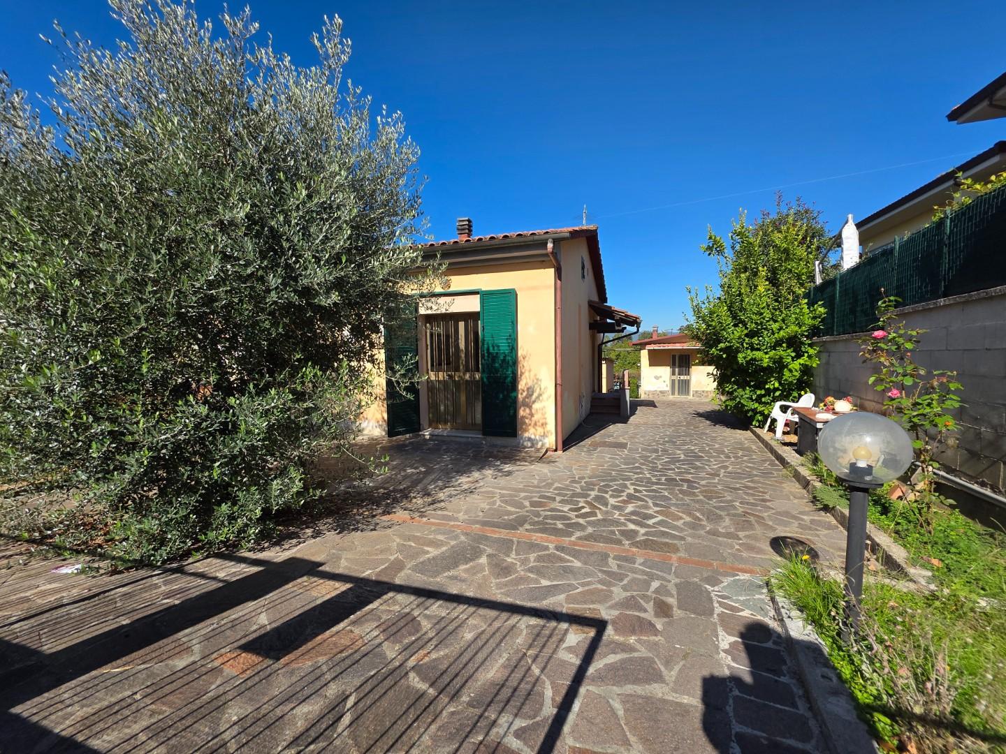 Villa Bifamiliare con giardino, Bientina santa colomba