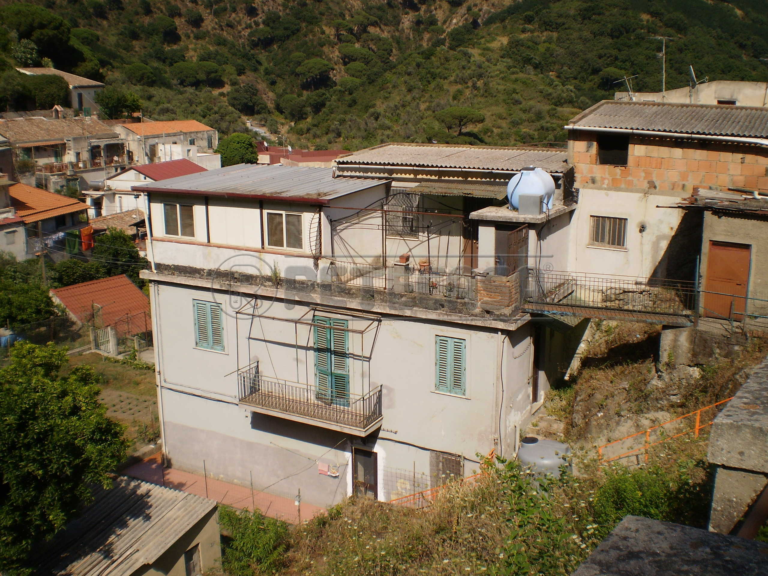 Casa indipendente da ristrutturare in strada san michele - portella castanea 103, Messina