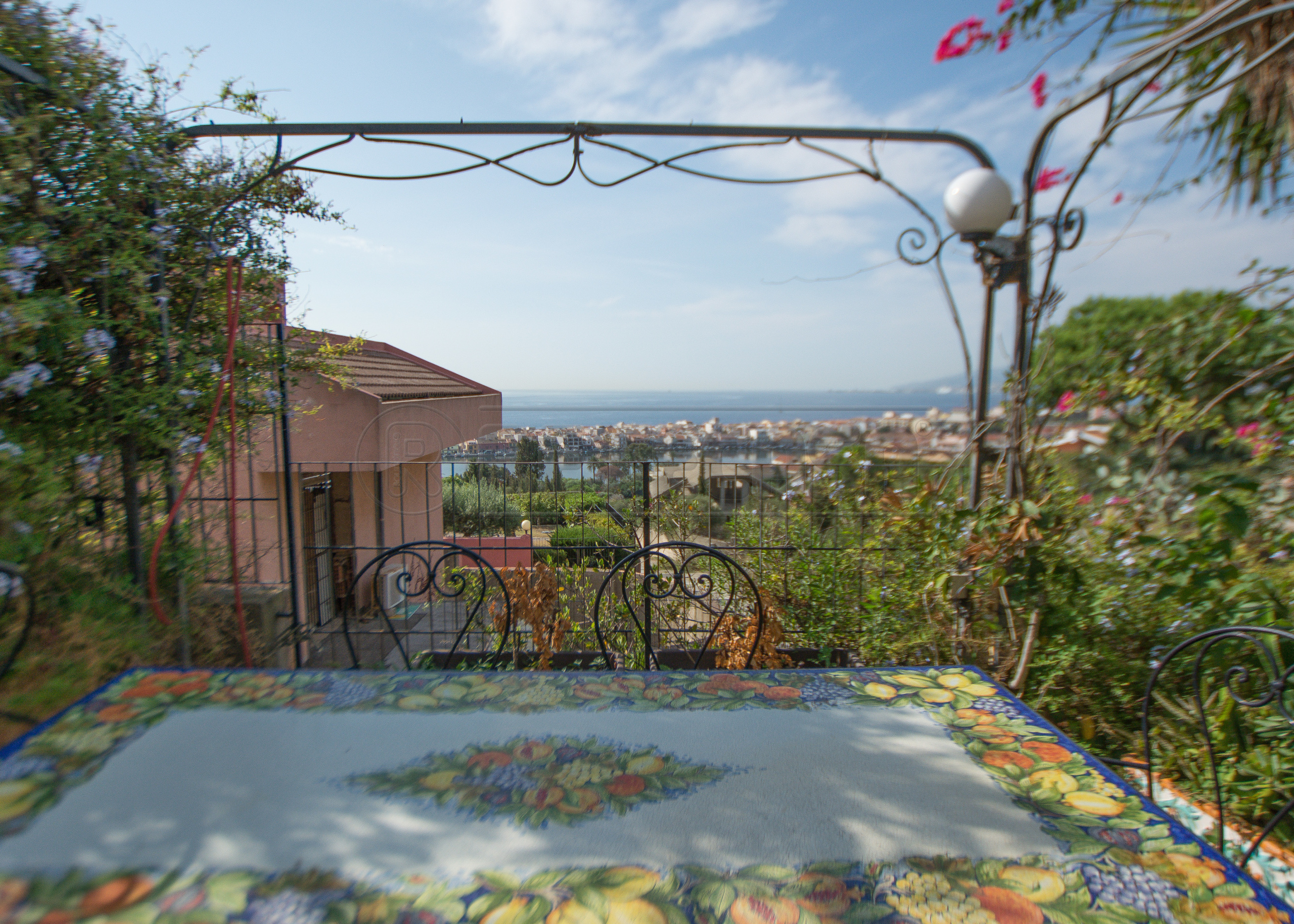 Villa con giardino in via consolare pompea 1852, Messina