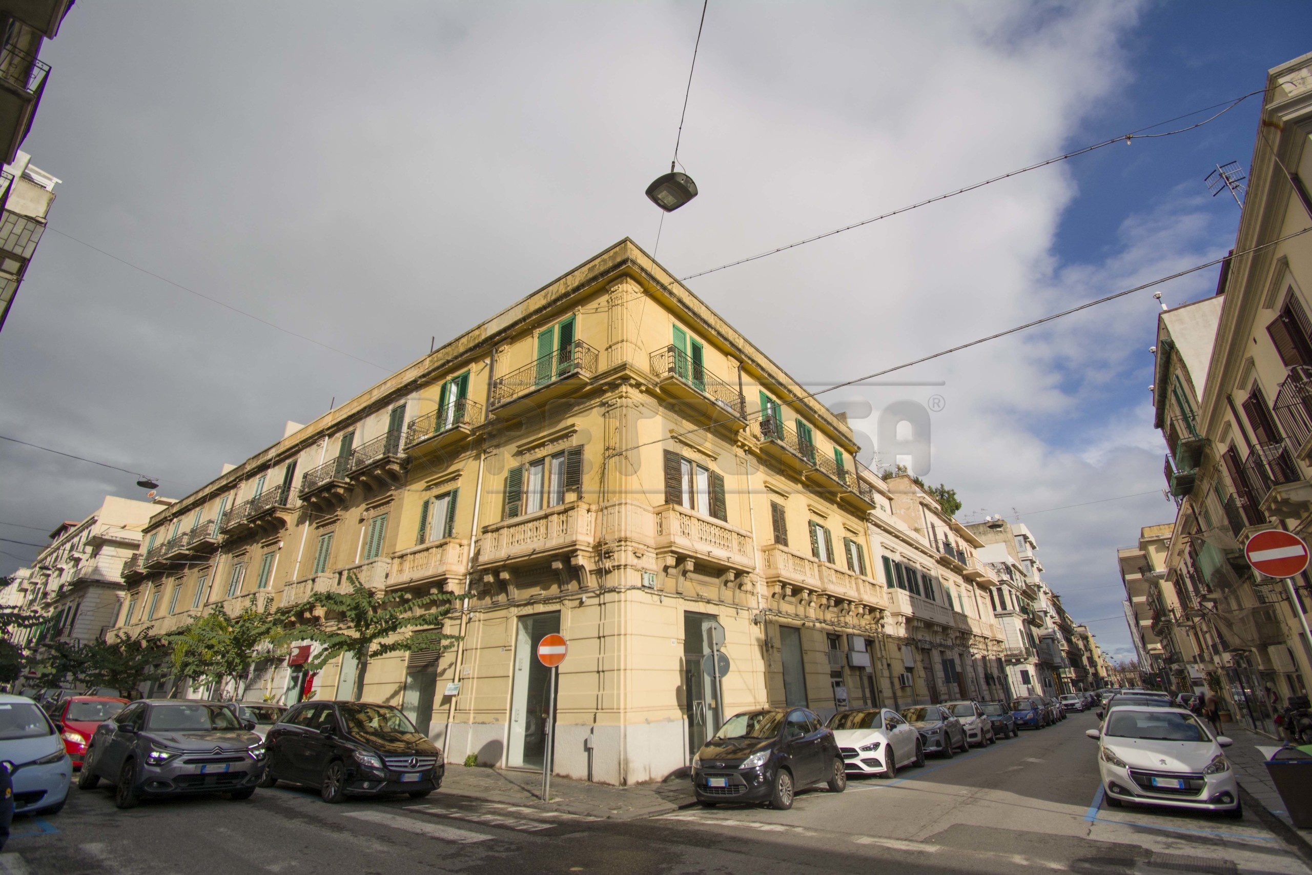 Locale commerciale in affitto in via dei mille 144, Messina