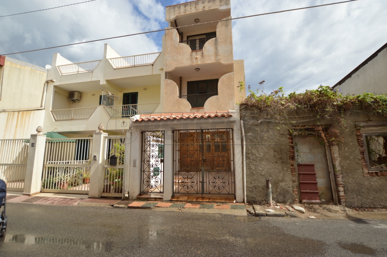 Casa indipendente con terrazzo in via santa domenica 15, Messina