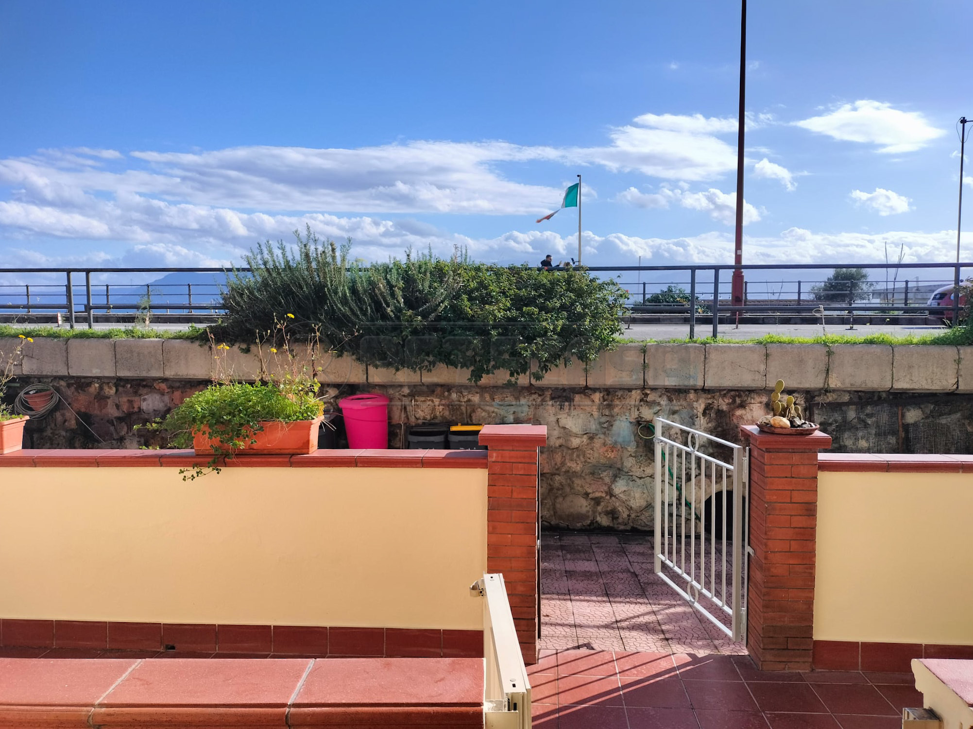 Bilocale con terrazzo in via vecchia paradiso 18, Messina