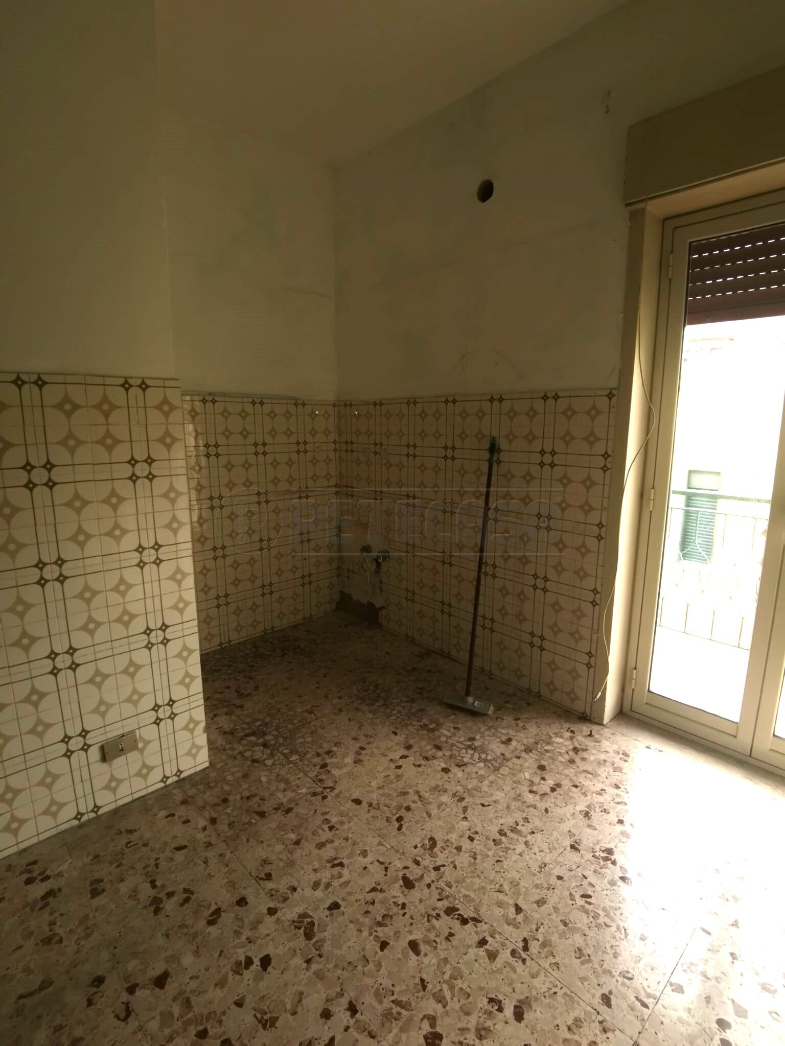 Trilocale da ristrutturare in salita santa lucia 5, Messina