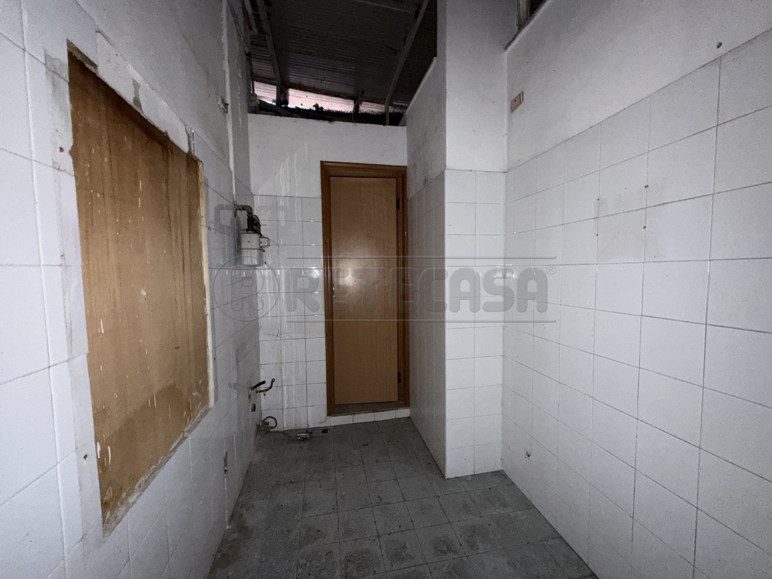 Locale commerciale da ristrutturare in via ugo bassi 107, Messina