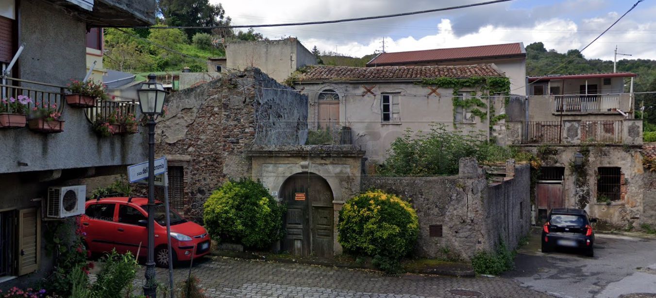 Rustico da ristrutturare in via zara 37, Saponara