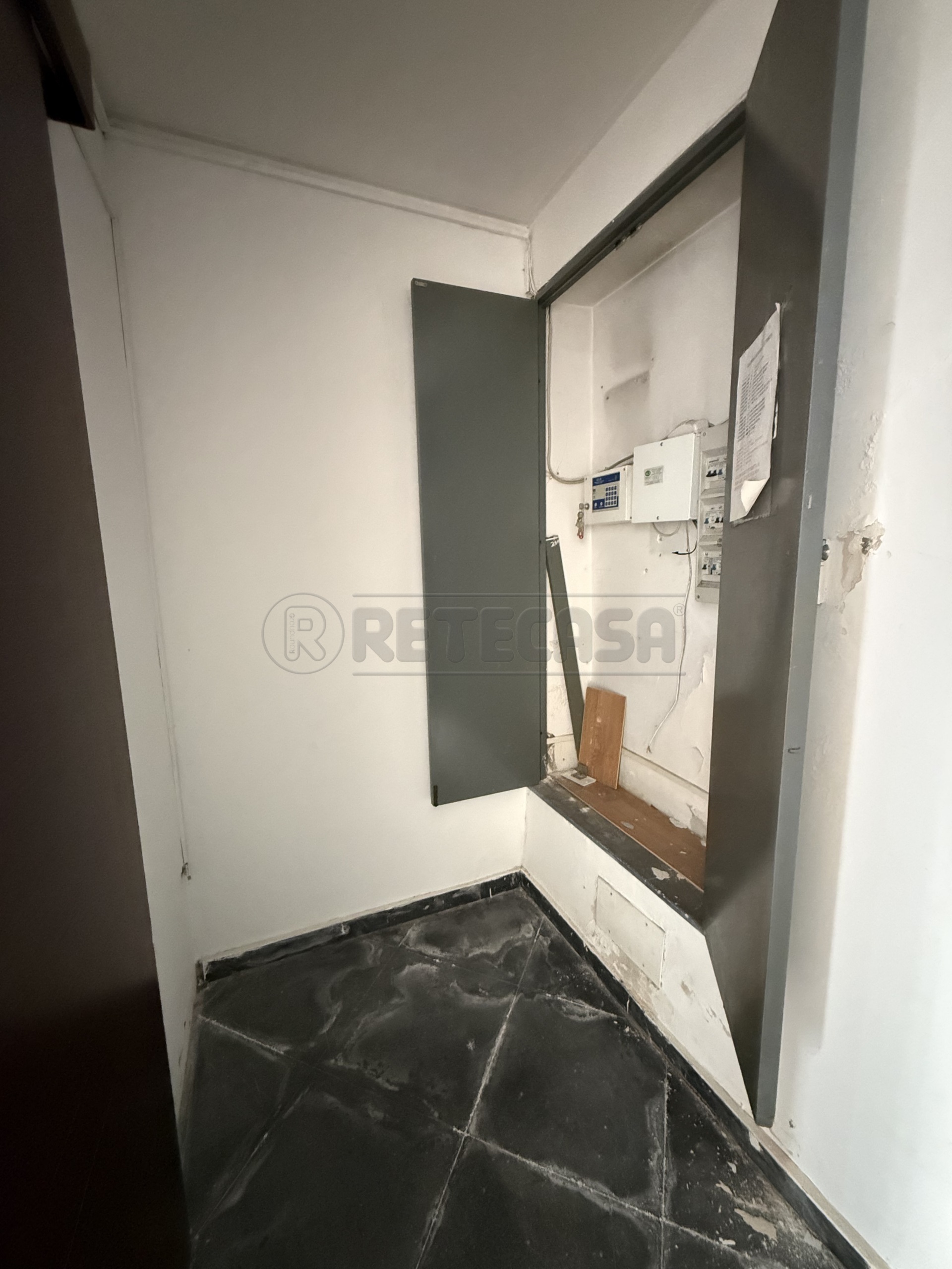 Locale commerciale da ristrutturare in via dei mille 85-87, Messina