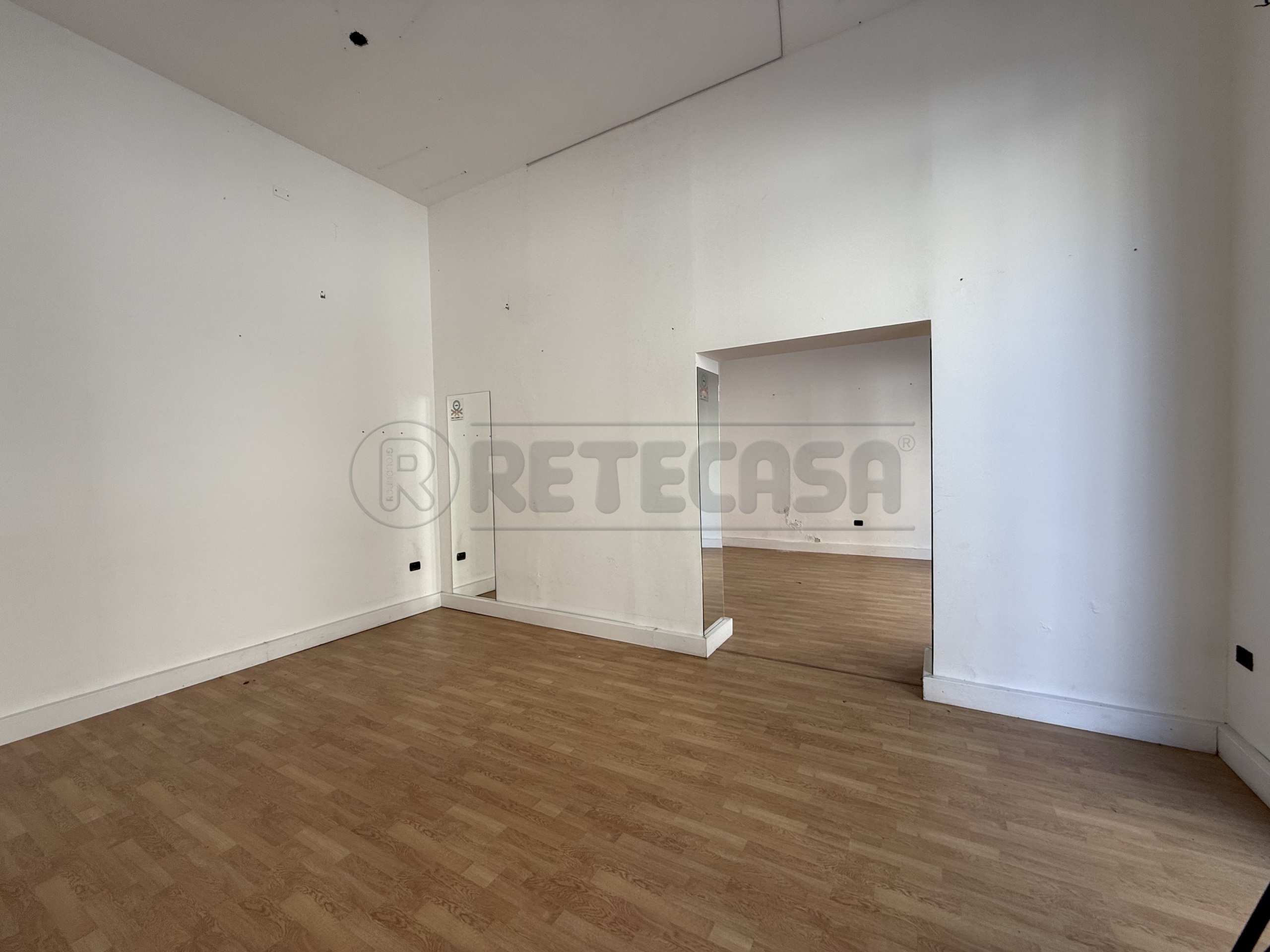 Locale commerciale da ristrutturare in via dei mille 85-87, Messina