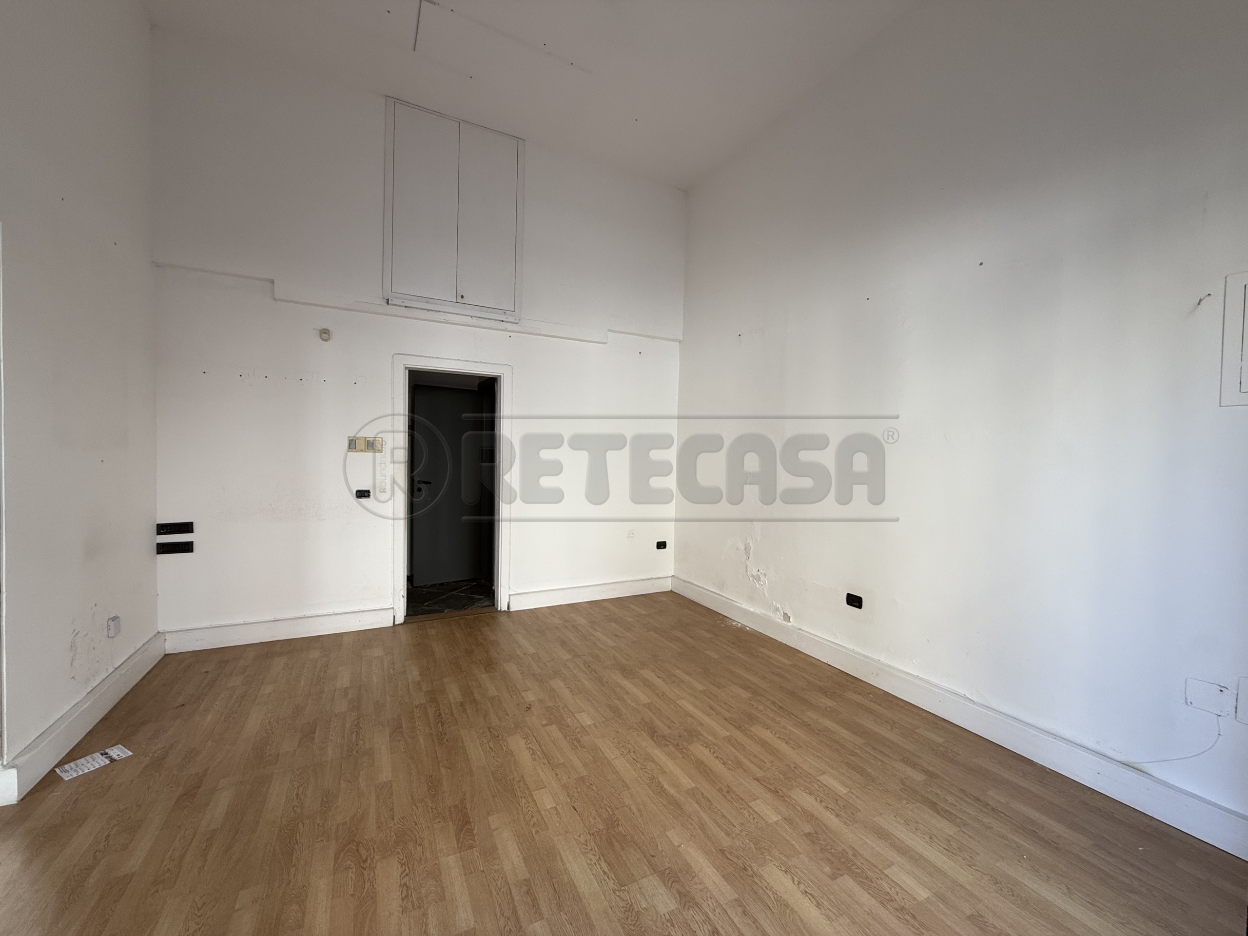 Locale commerciale da ristrutturare in via dei mille 85-87, Messina