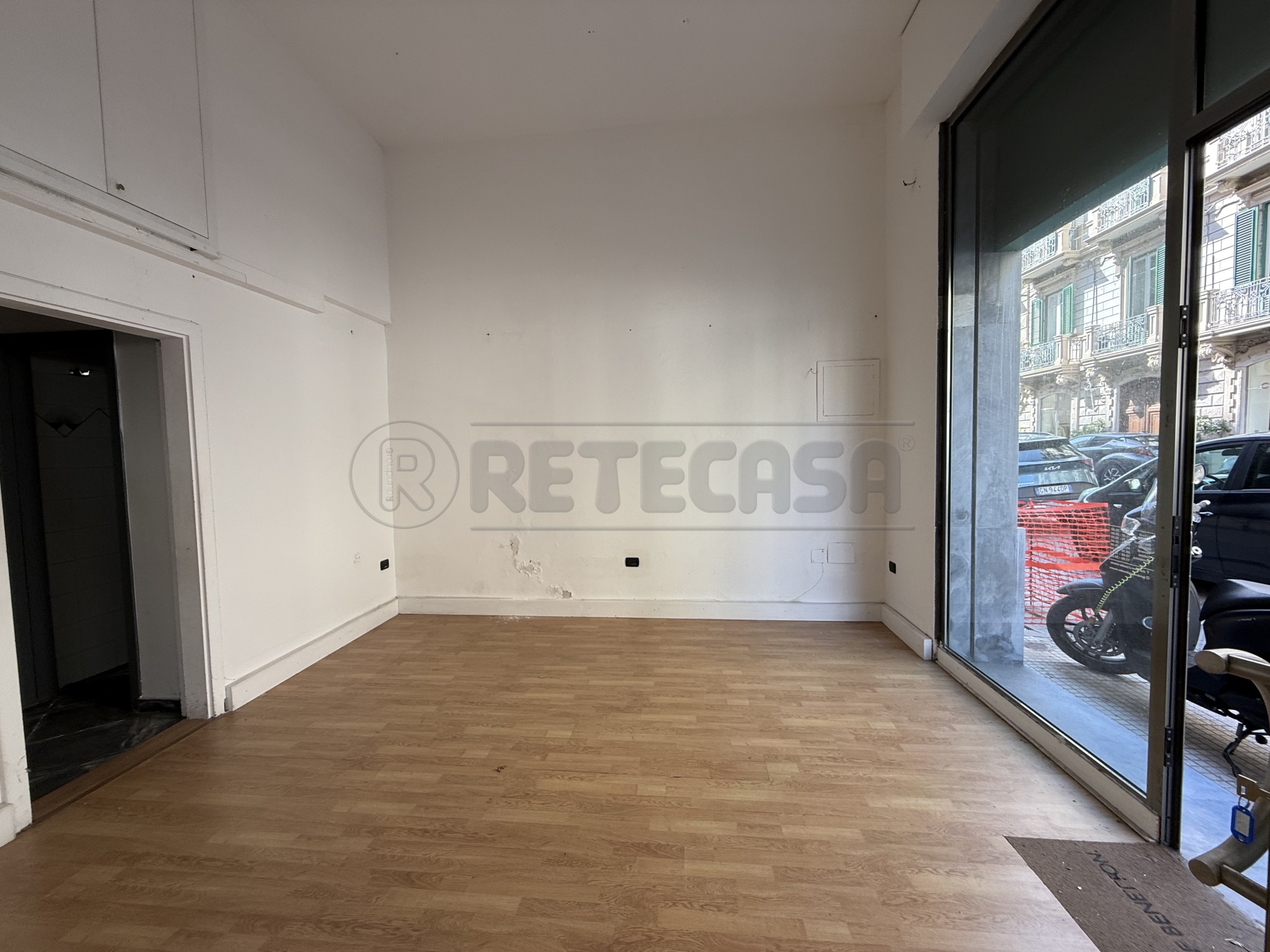 Locale commerciale da ristrutturare in via dei mille 85-87, Messina