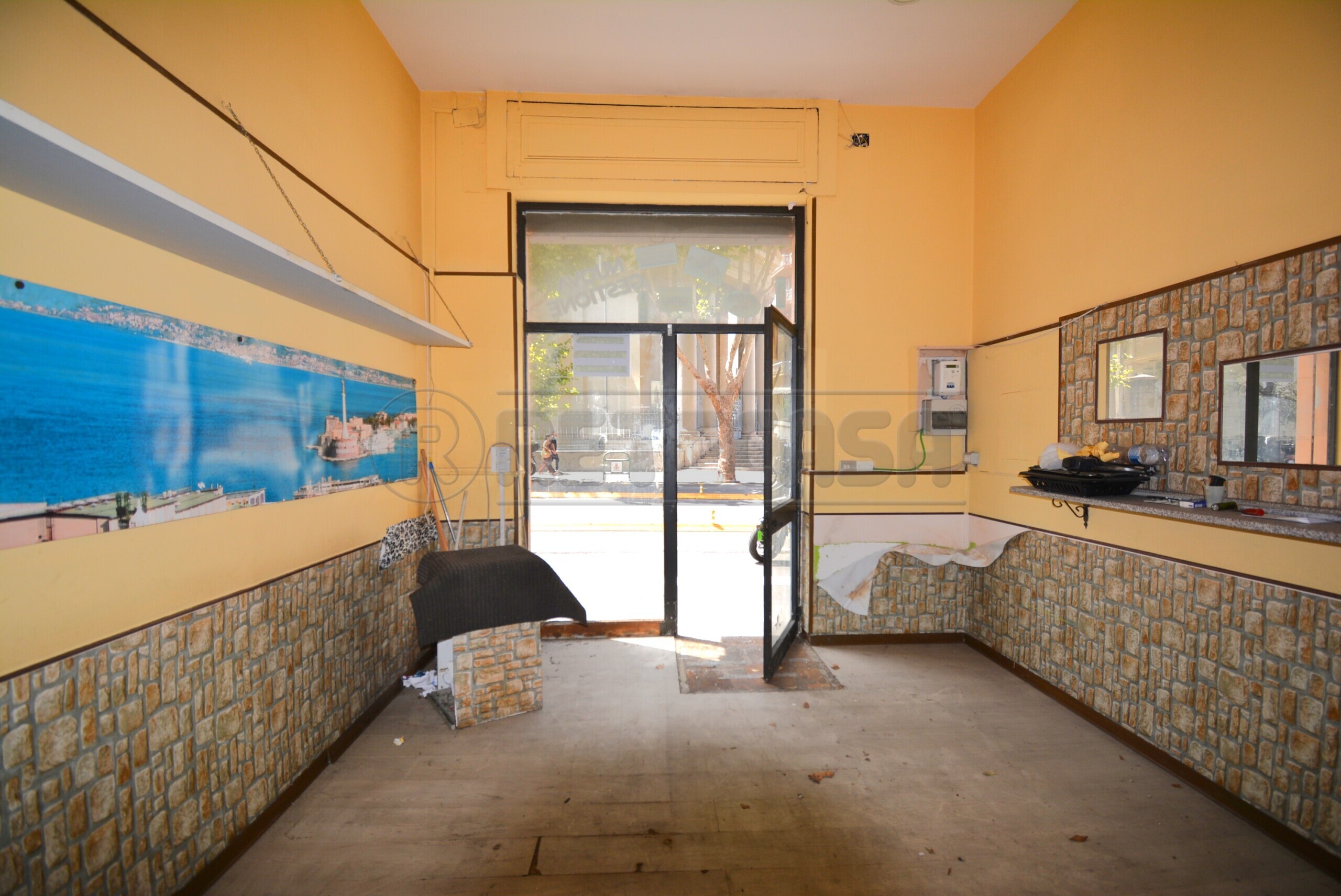 Locale commerciale da ristrutturare in corso cavour 164, Messina