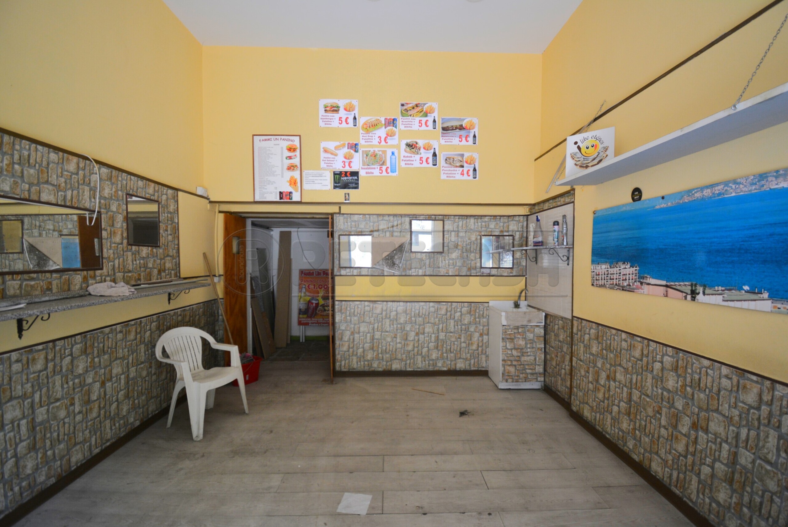 Locale commerciale da ristrutturare in corso cavour 164, Messina