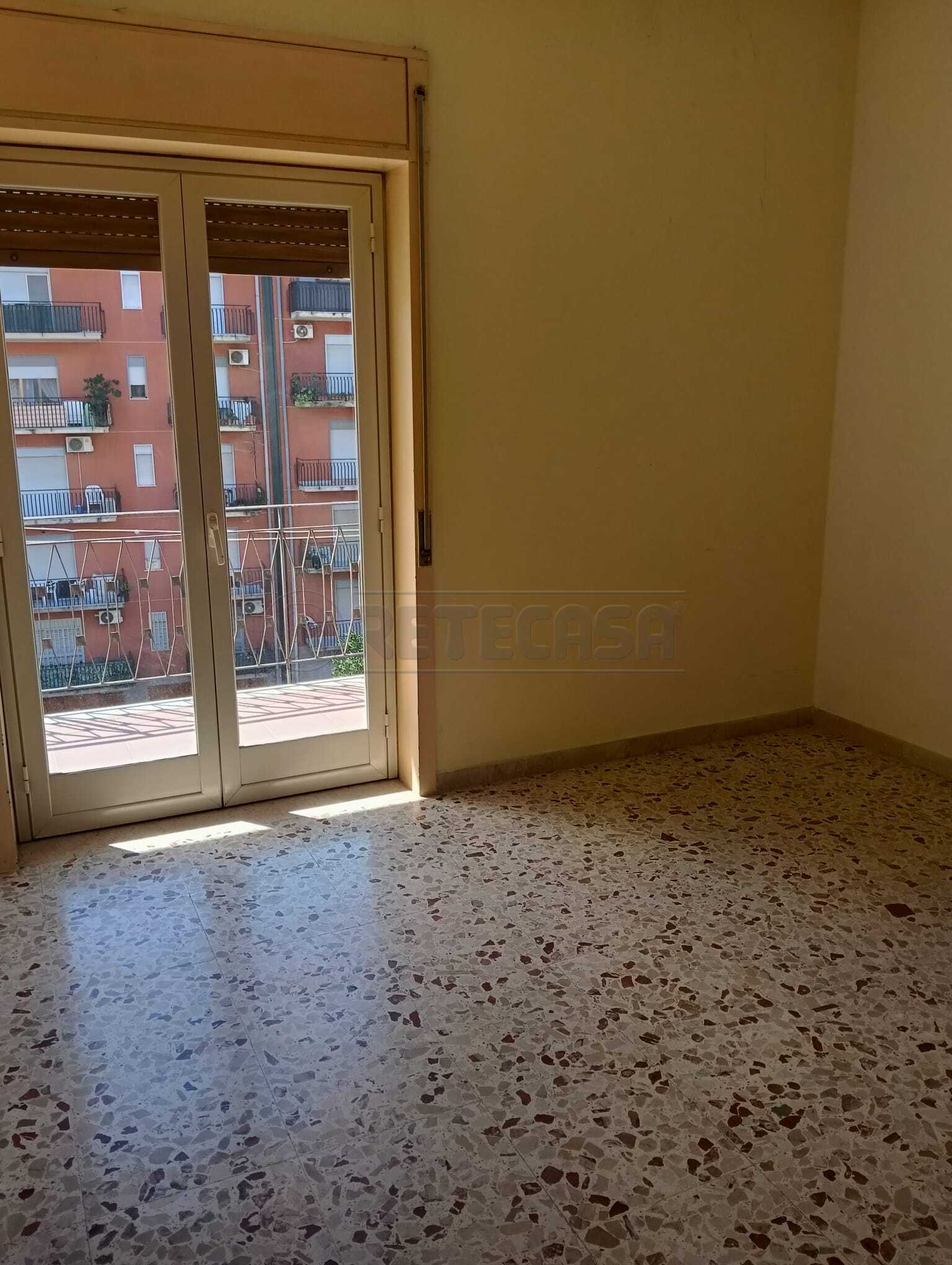Quadrilocale da ristrutturare in via comunale bordonaro 7, Messina