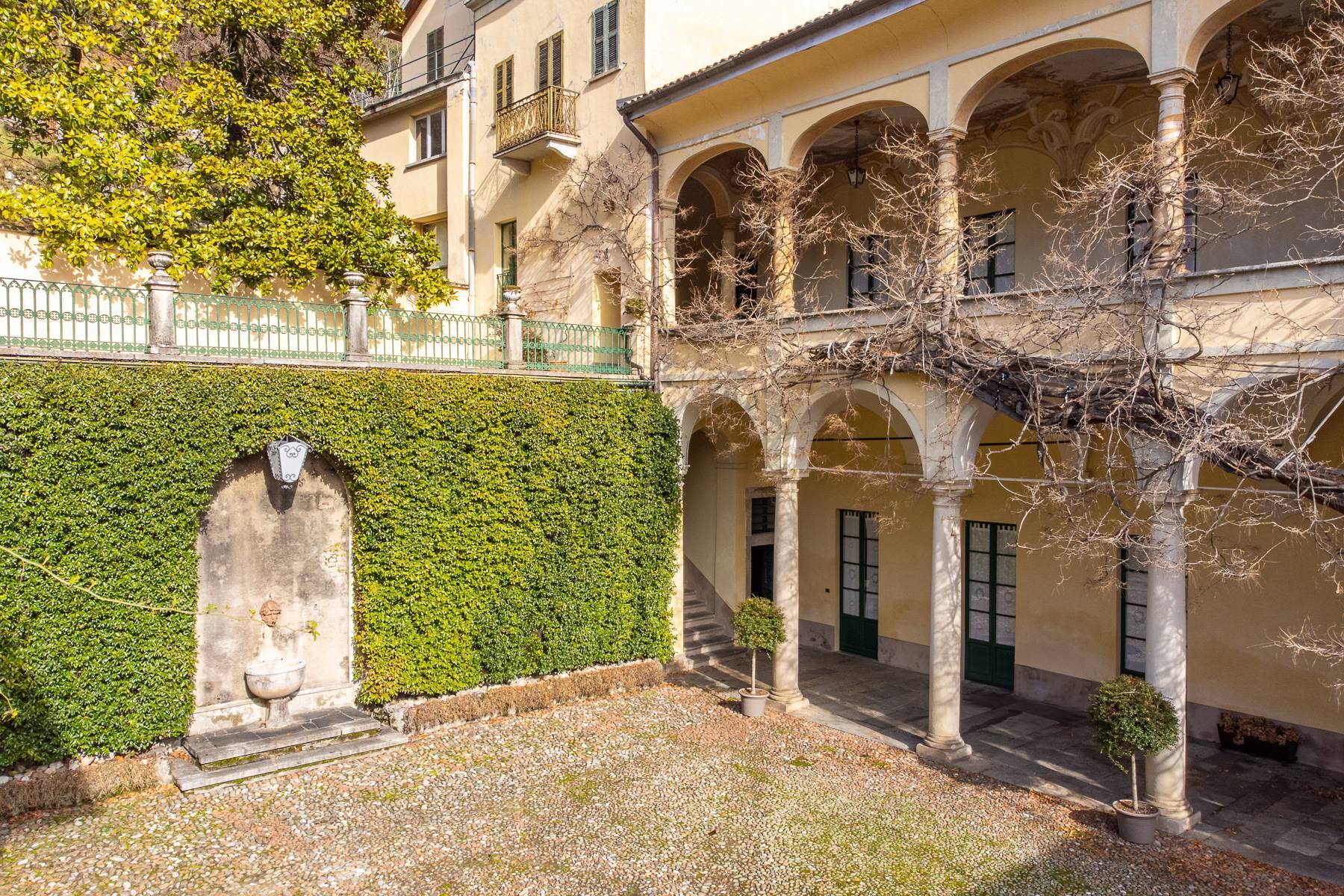 Villa in vendita a Castello Cabiaglio