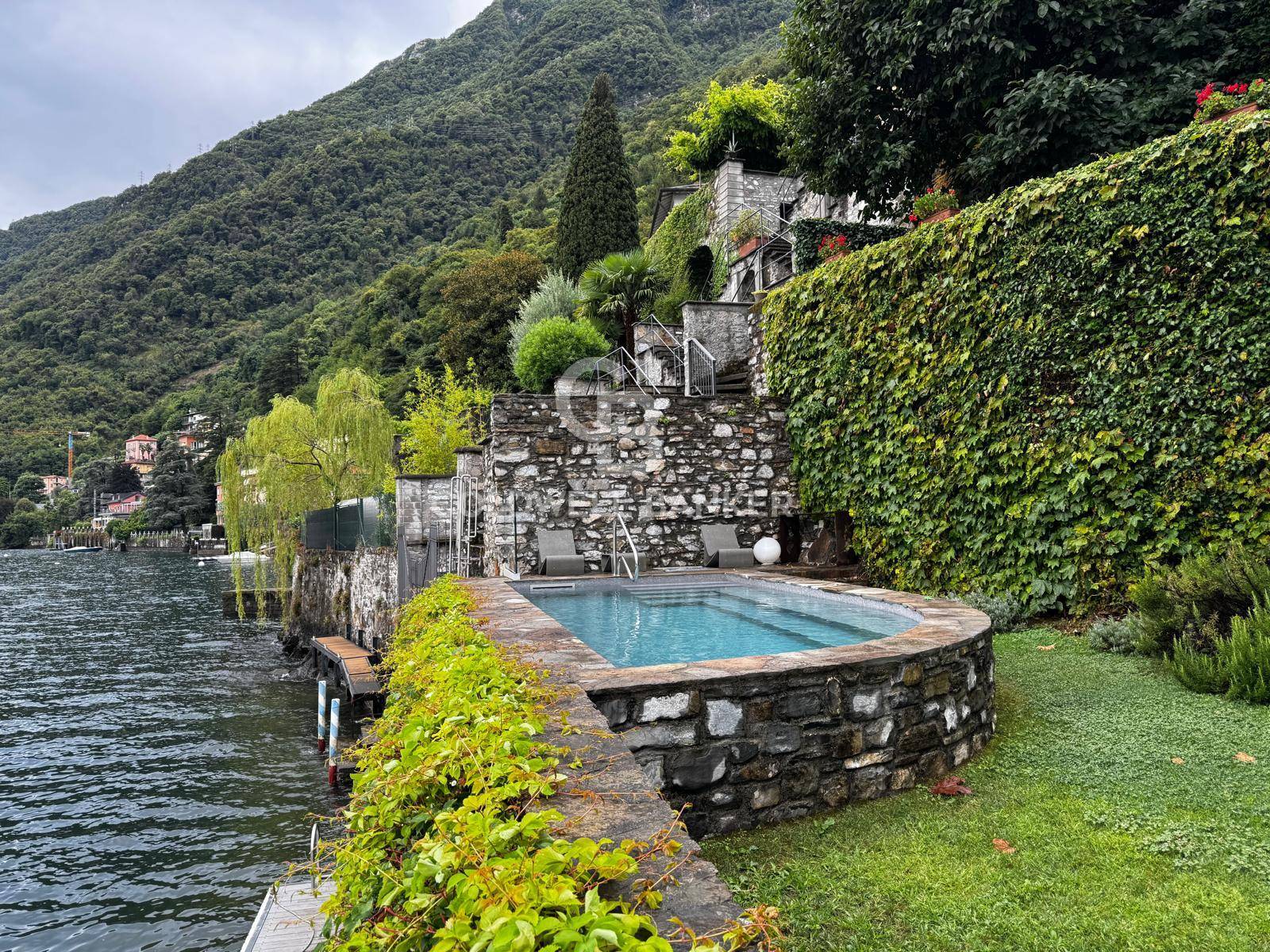 Villa in vendita a Brienno