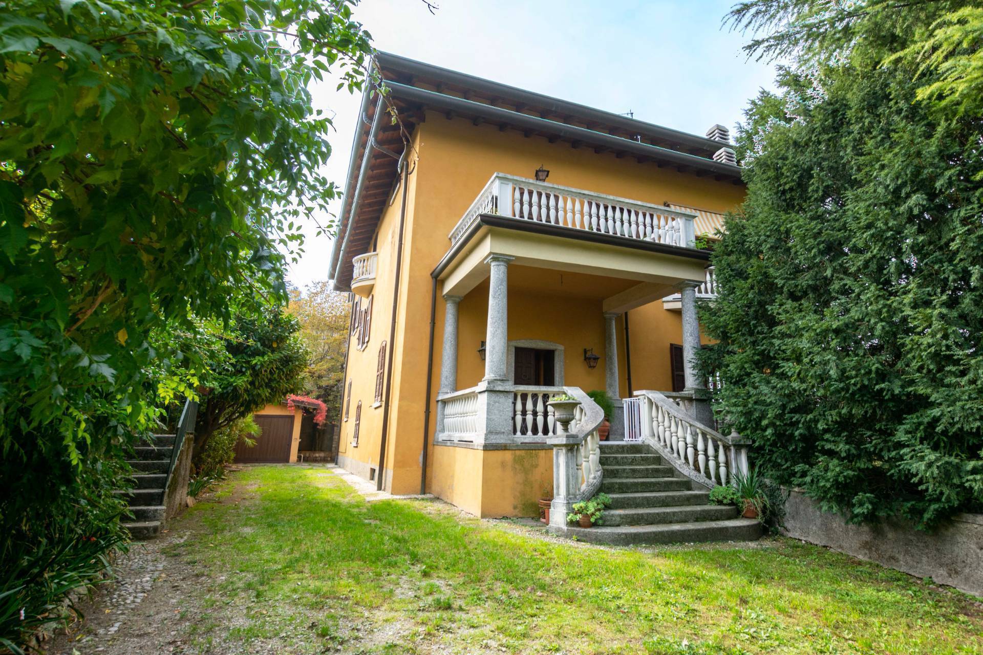 Villa in vendita a Eupilio