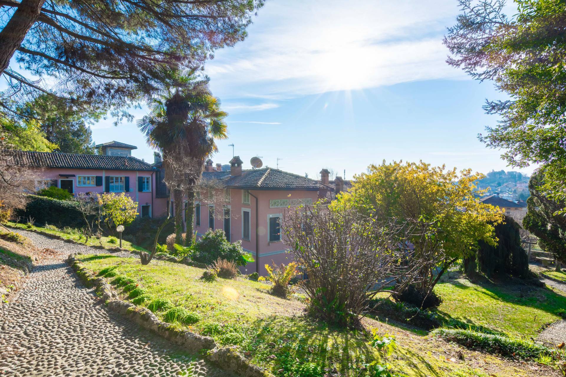 Villa in vendita a Albese con Cassano