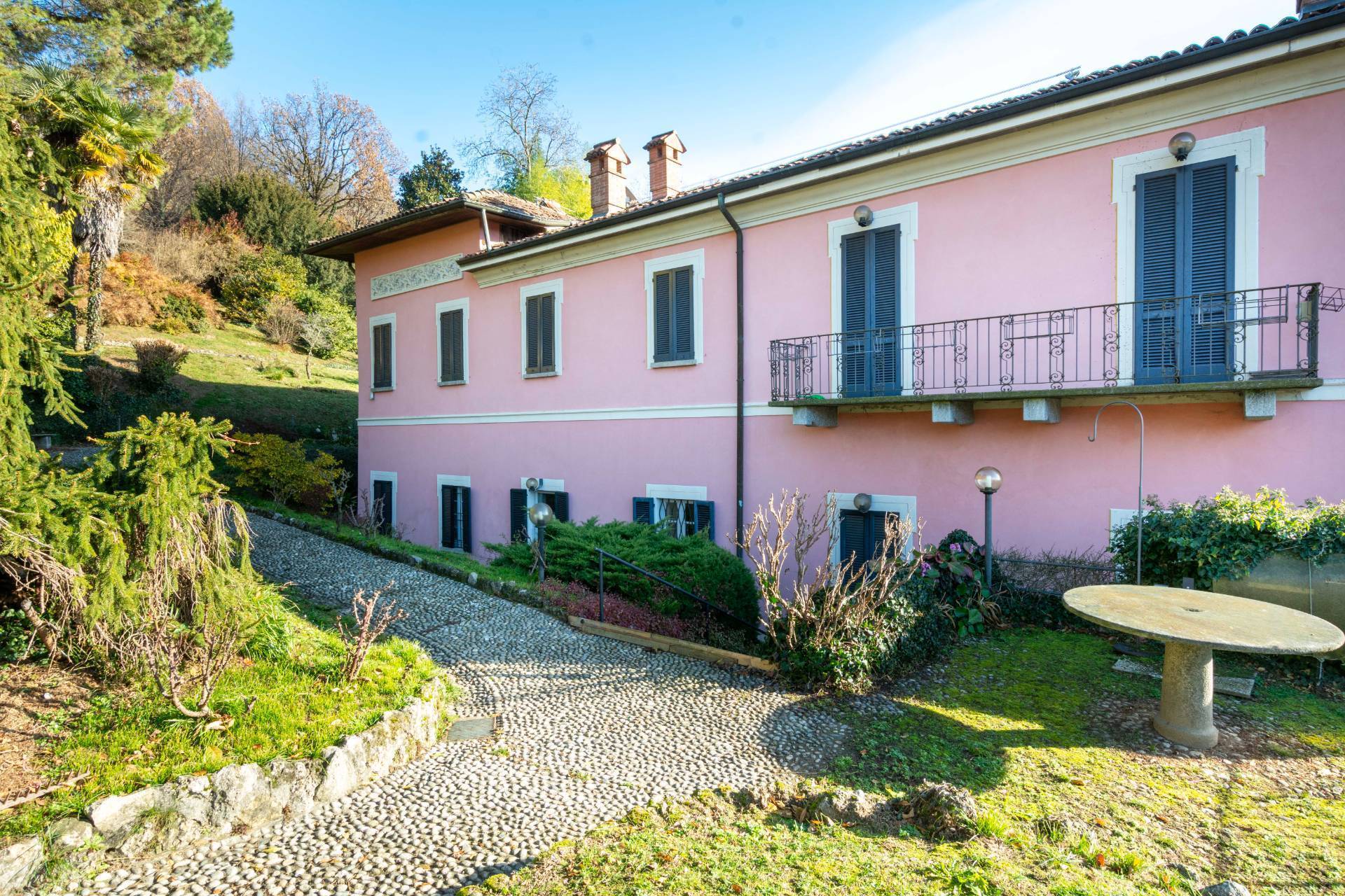 Villa in vendita a Albese con Cassano