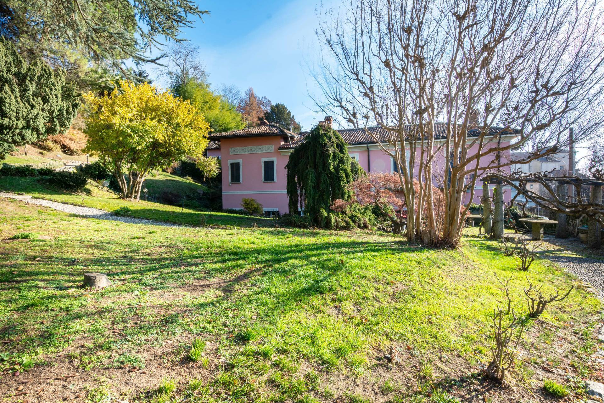 Villa in vendita a Albese con Cassano