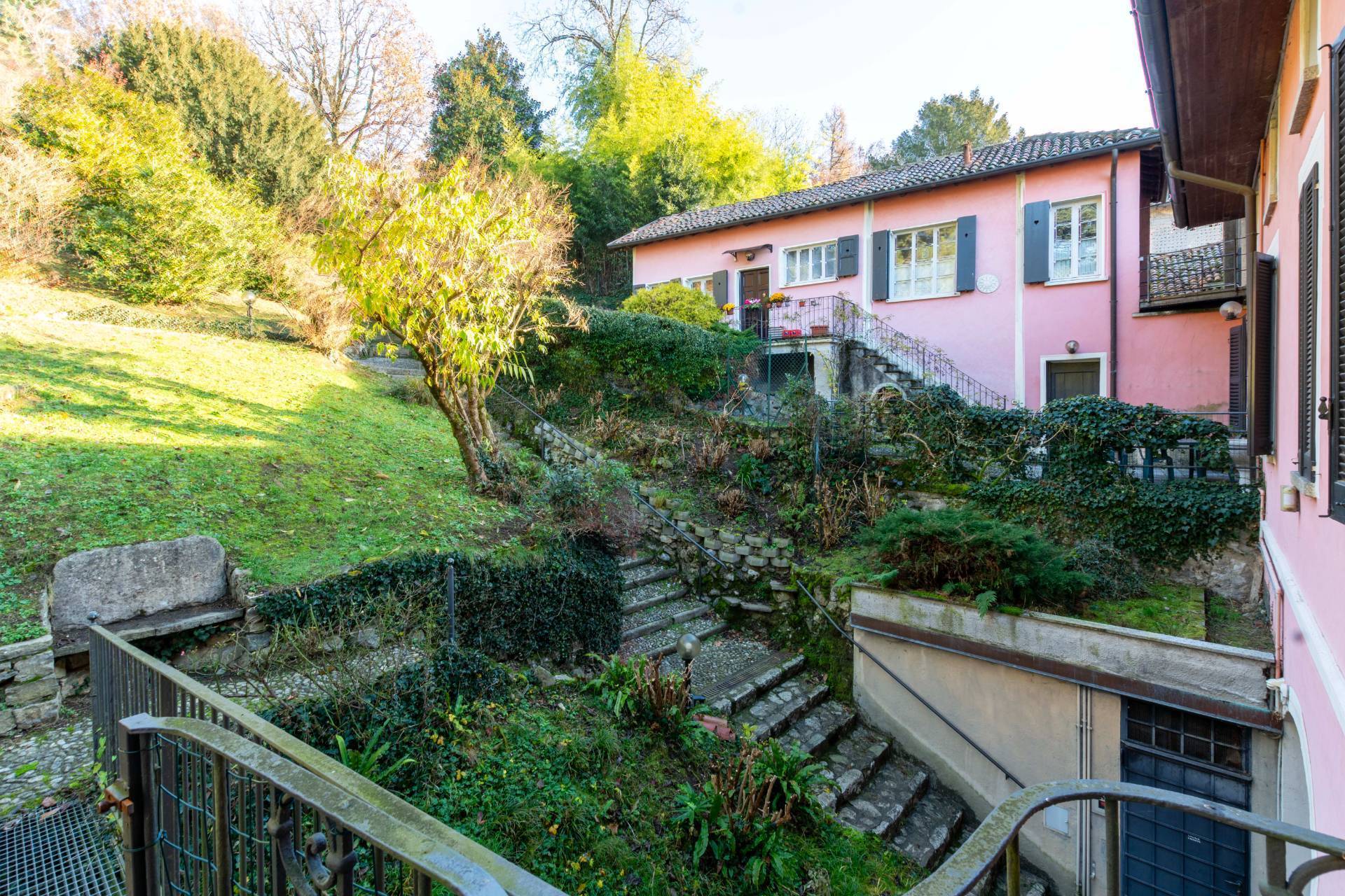 Villa in vendita a Albese con Cassano