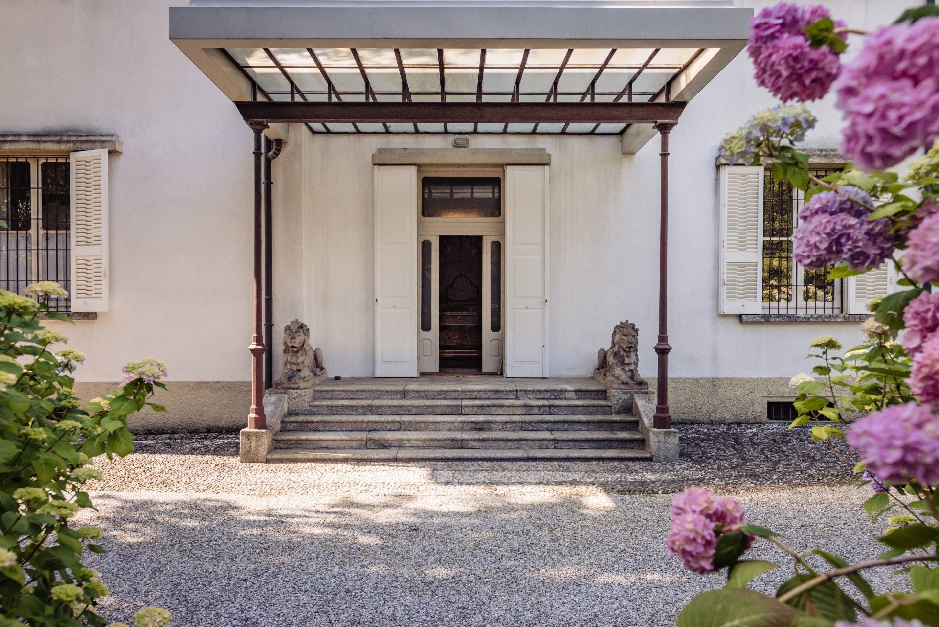 Villa in vendita a Longone al Segrino