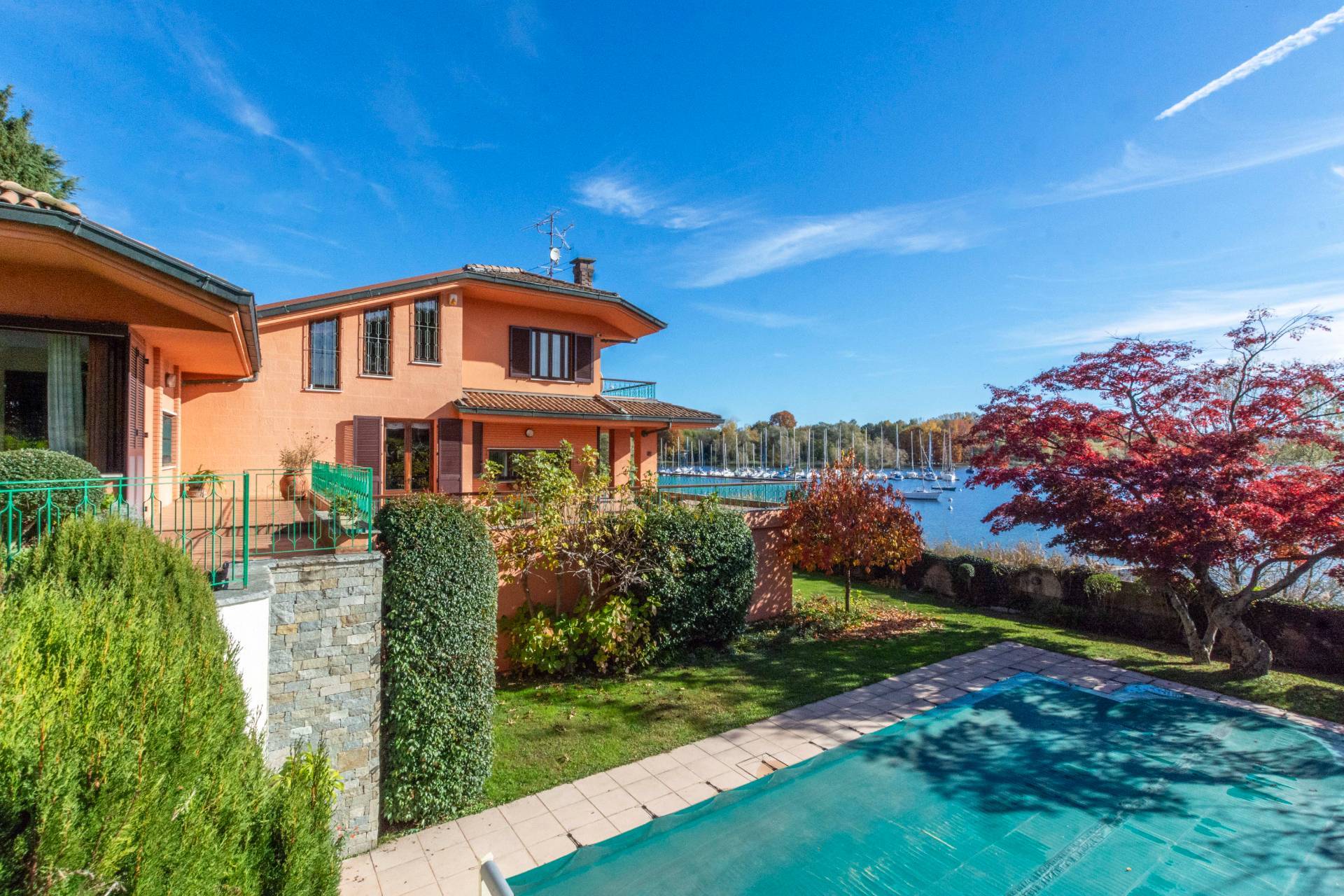 Villa in vendita a Monvalle