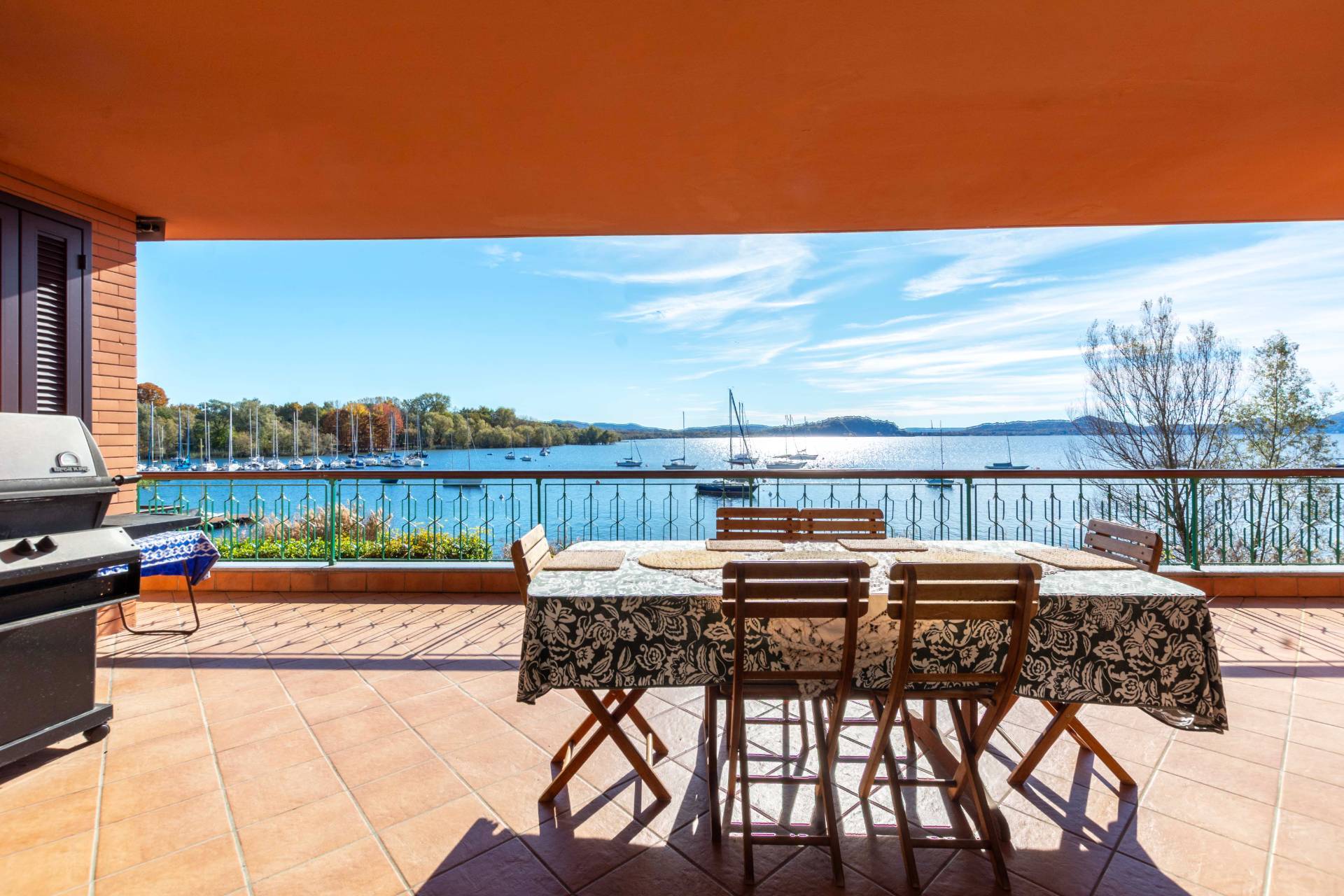 Villa in vendita a Monvalle