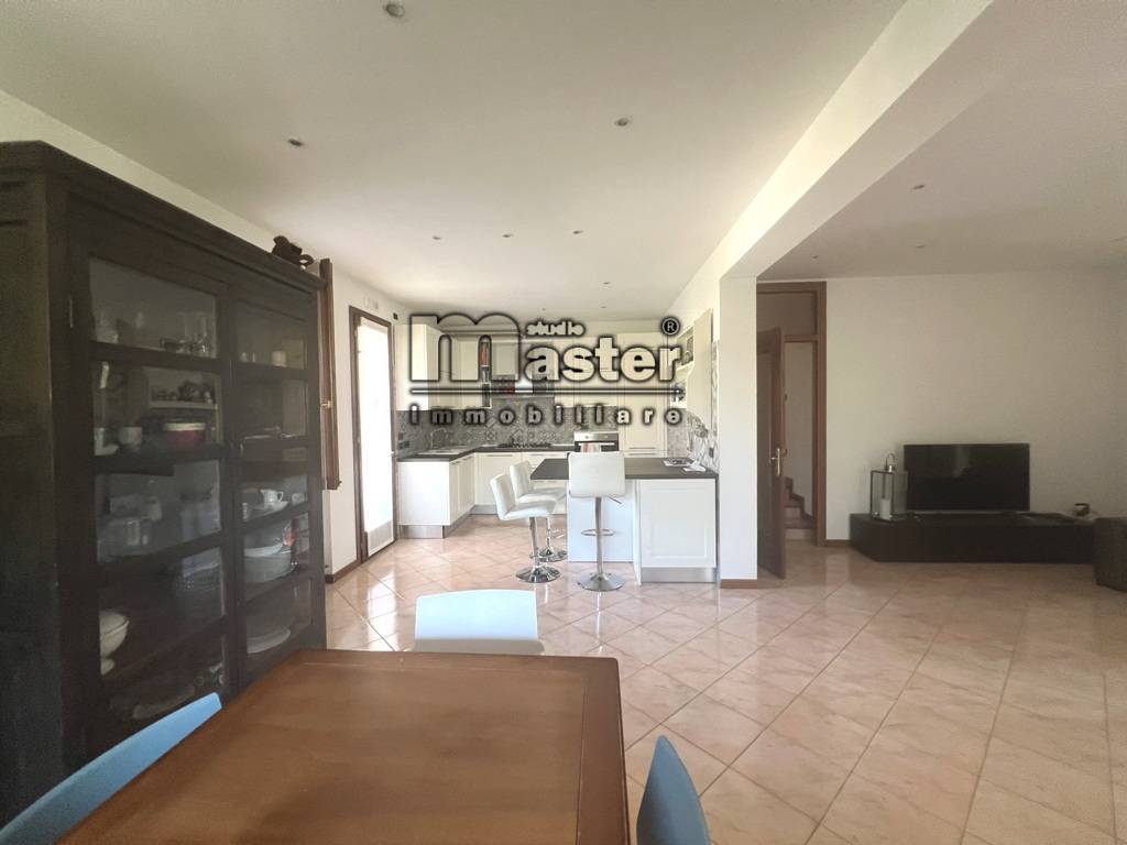 Villa in vendita a Paese, Centro