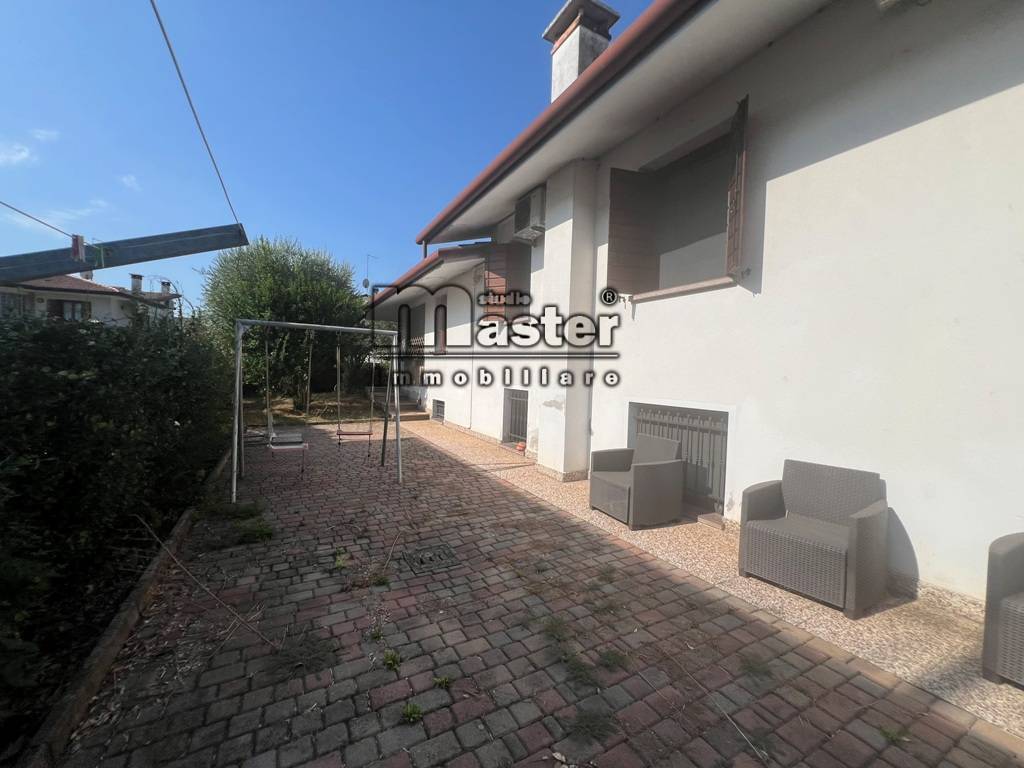 Villa in vendita a Paese, Centro