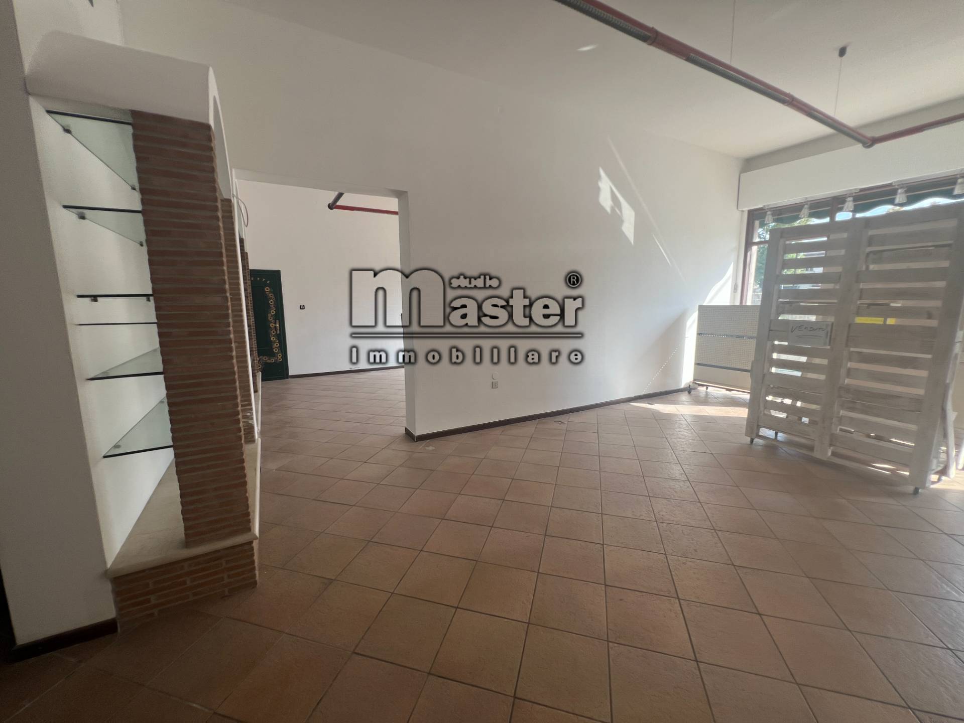Negozio in affitto a Paese, Castagnole