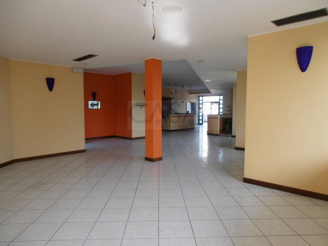 Locale commerciale in affitto a Grottammare