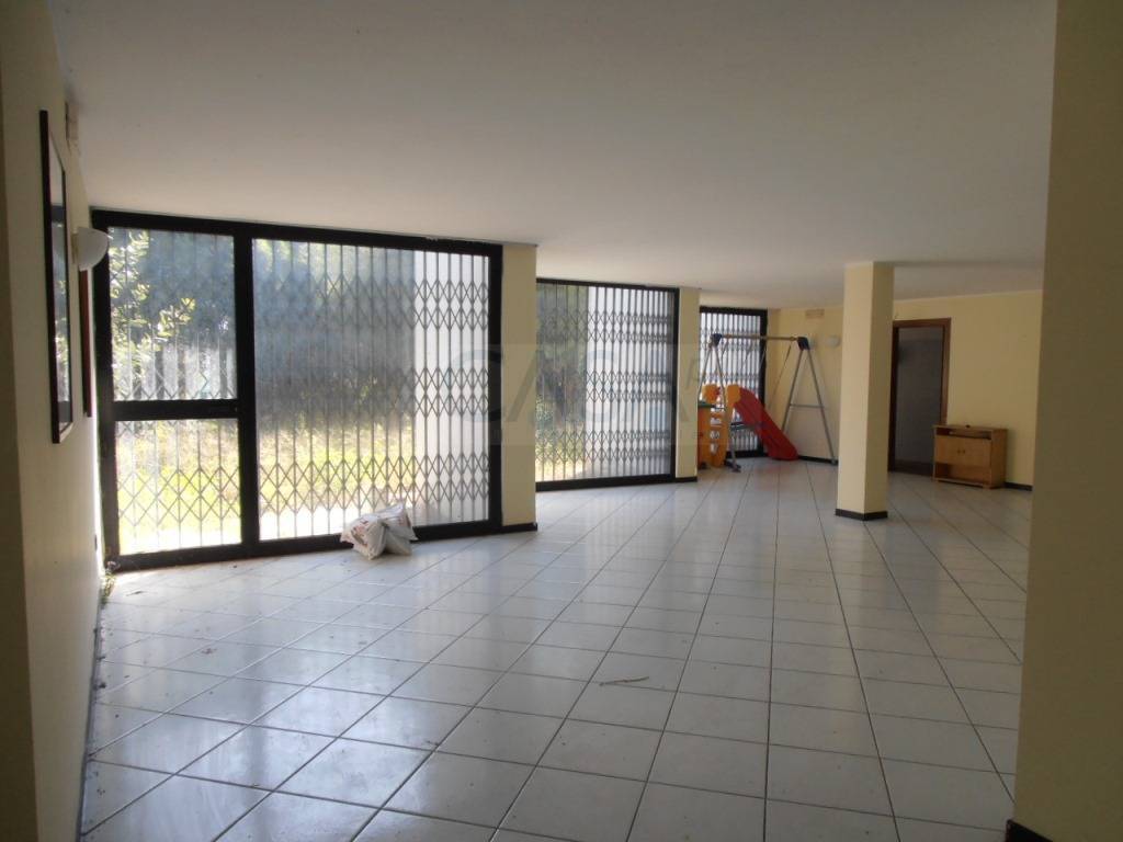 Locale commerciale in affitto a Grottammare