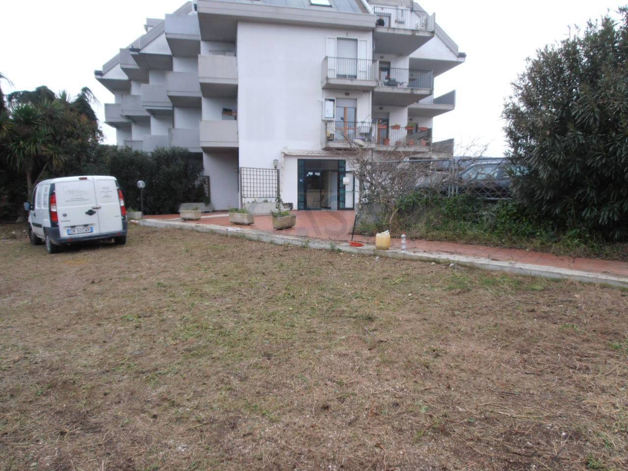 Locale commerciale in affitto a Grottammare