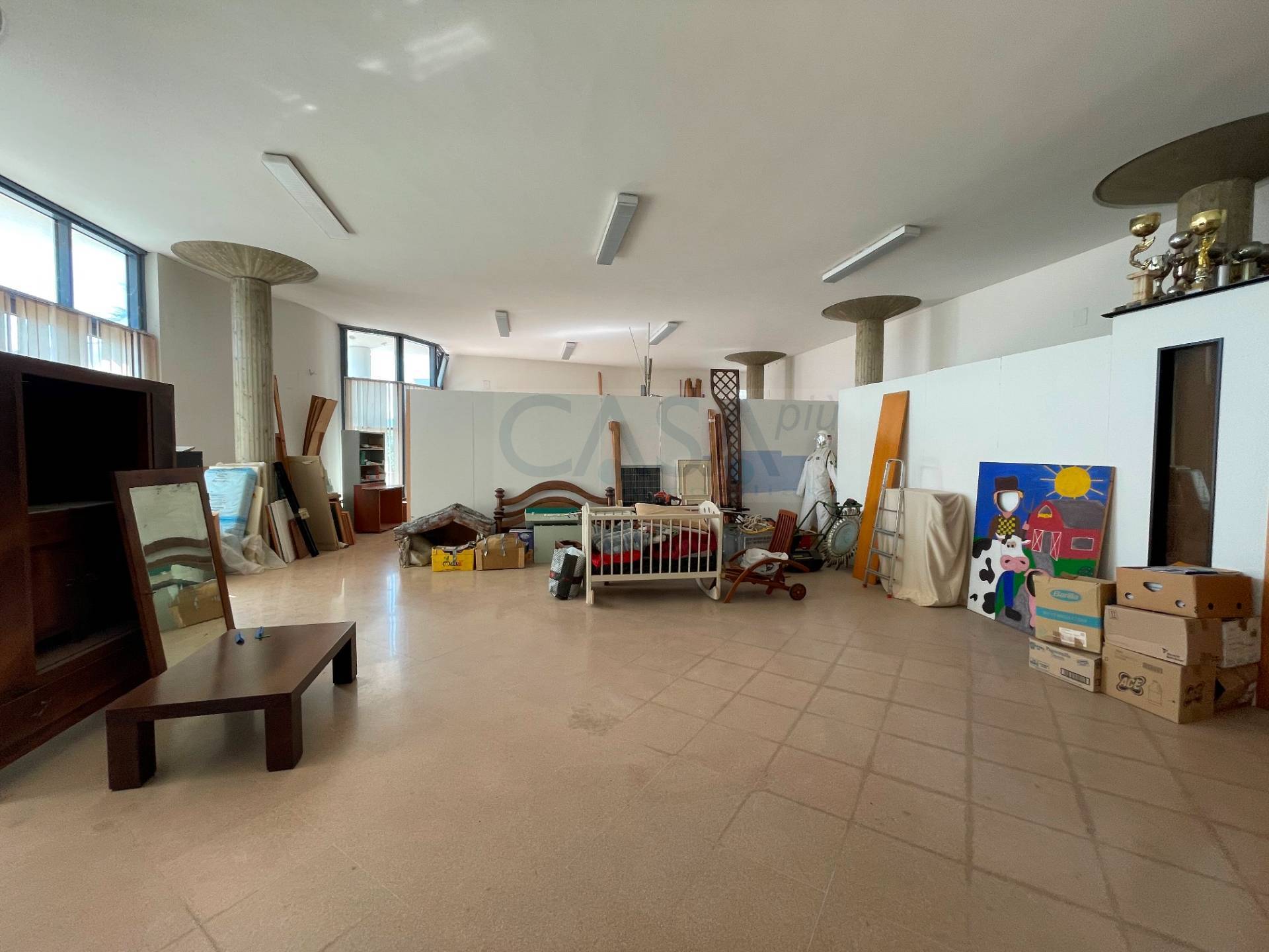 Locale commerciale in affitto a Monsampolo del Tronto