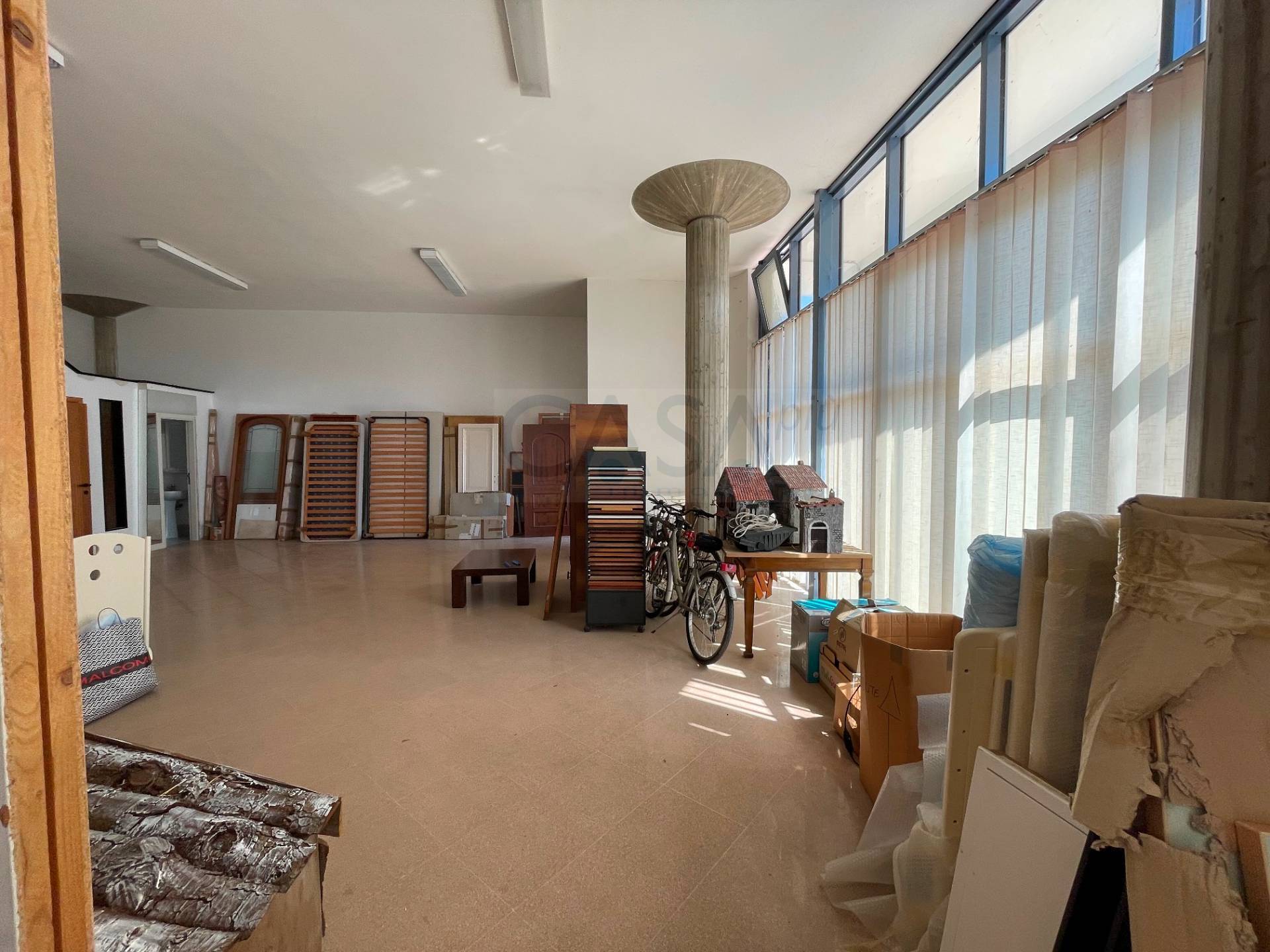 Locale commerciale in affitto a Monsampolo del Tronto