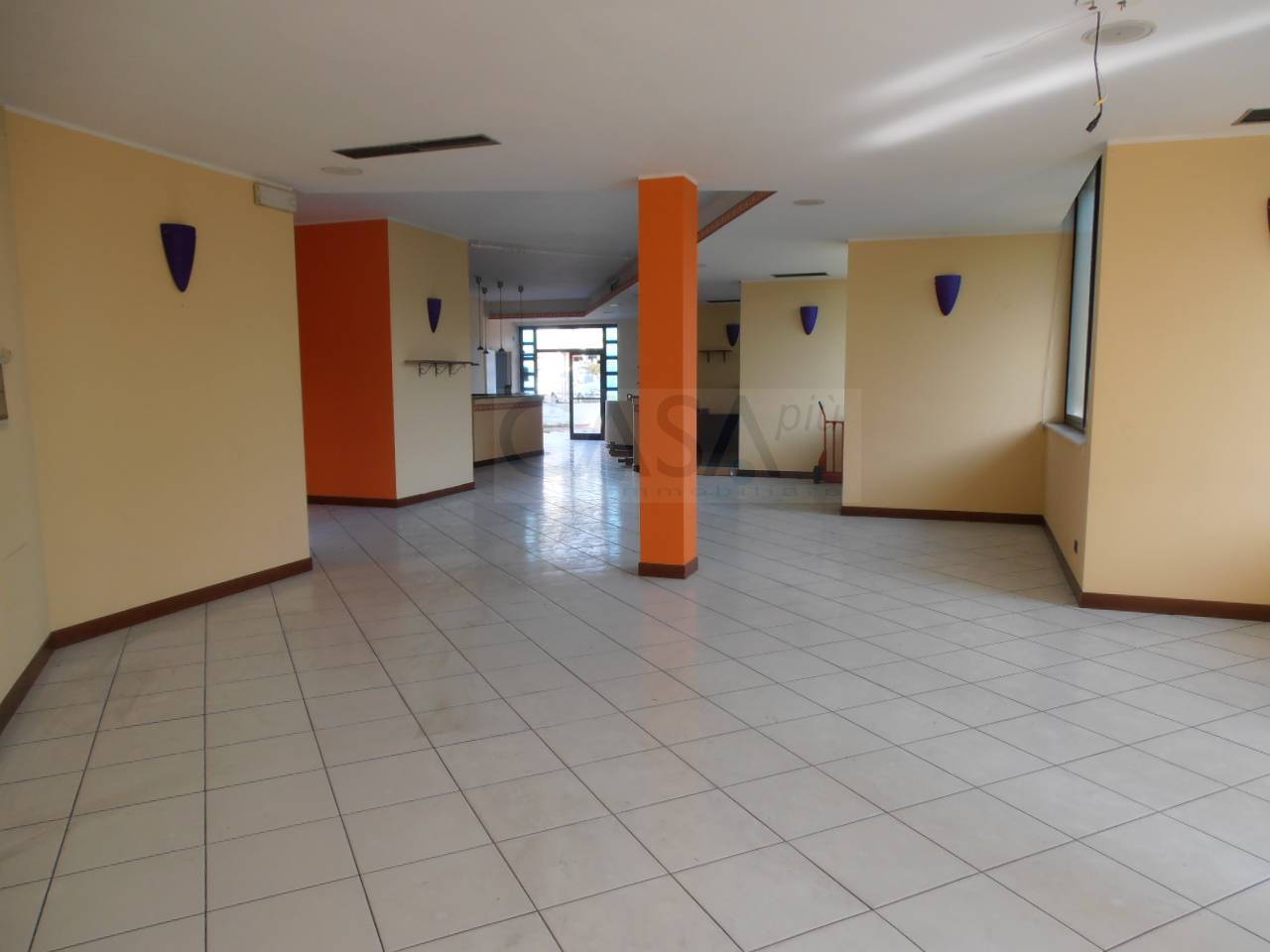 Locale commerciale in affitto a Grottammare