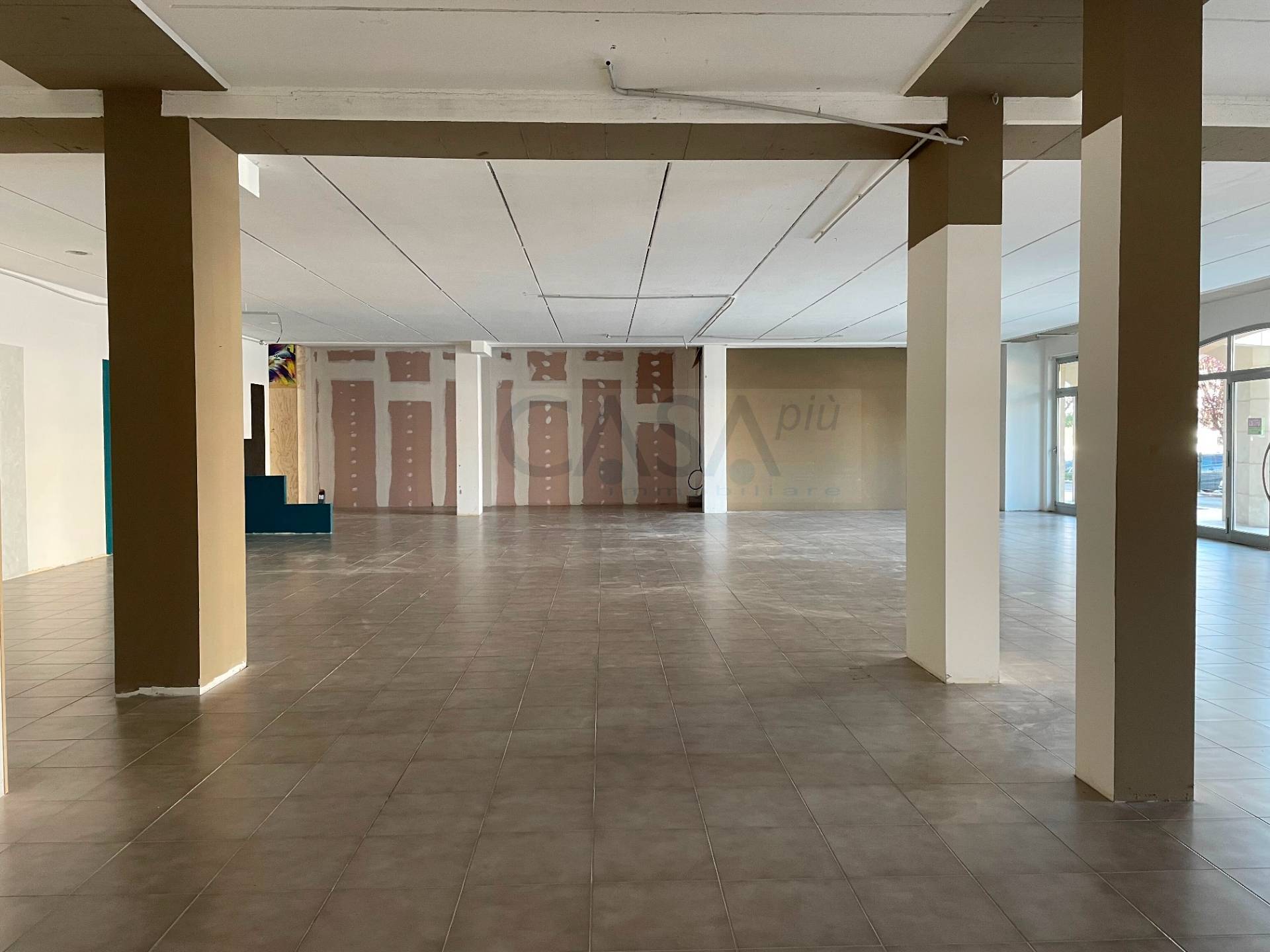 Locale commerciale in affitto a Spinetoli, Pagliare