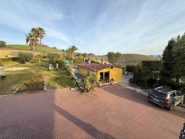 Villa in vendita a Monsampolo del Tronto, Monsampolo