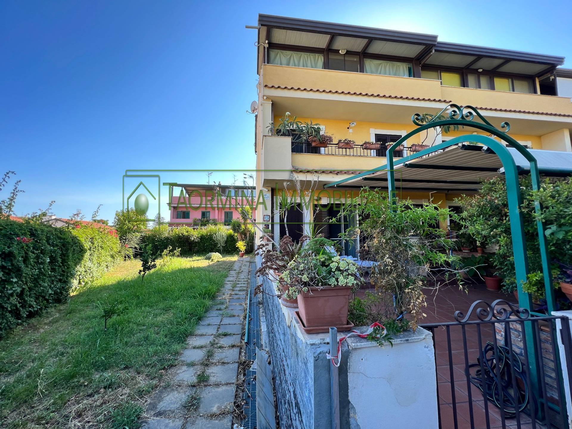 Villa in vendita, Giardini-Naxos giardini