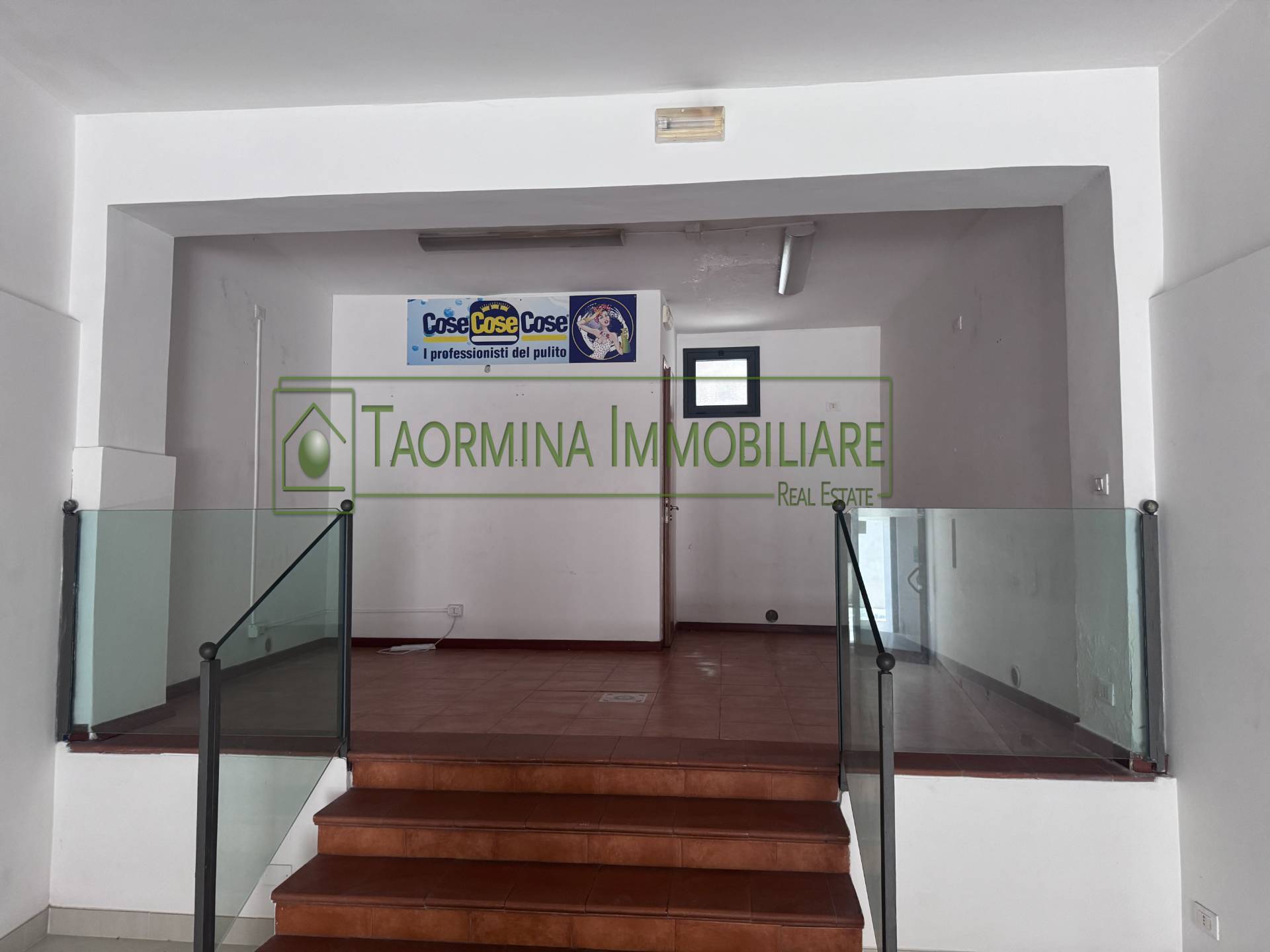 Locale commerciale in vendita a Gaggi, Gaggi