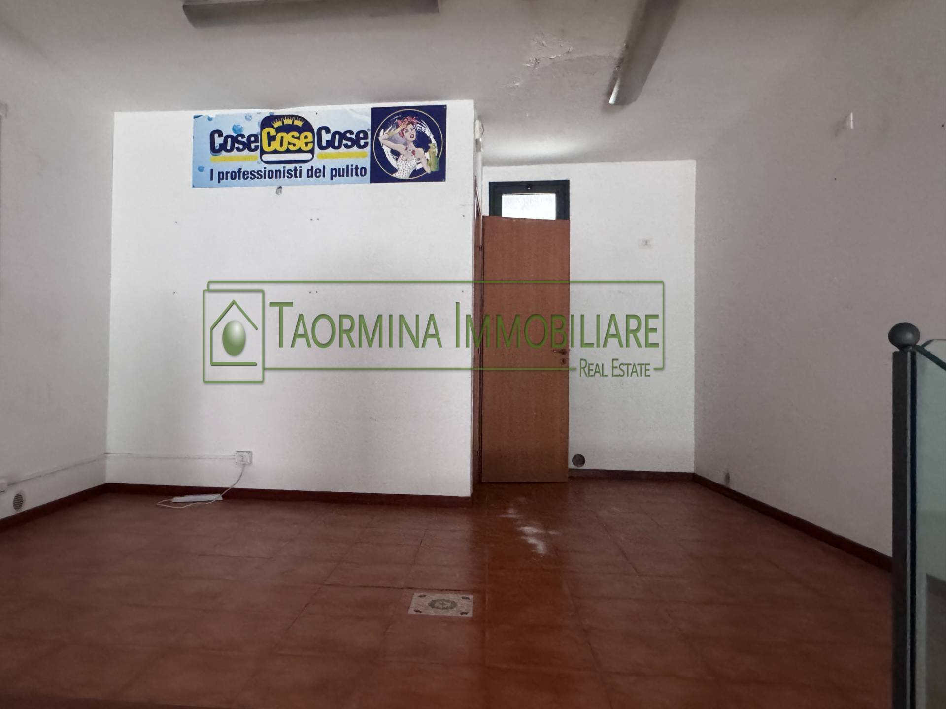 Locale commerciale in vendita a Gaggi, Gaggi